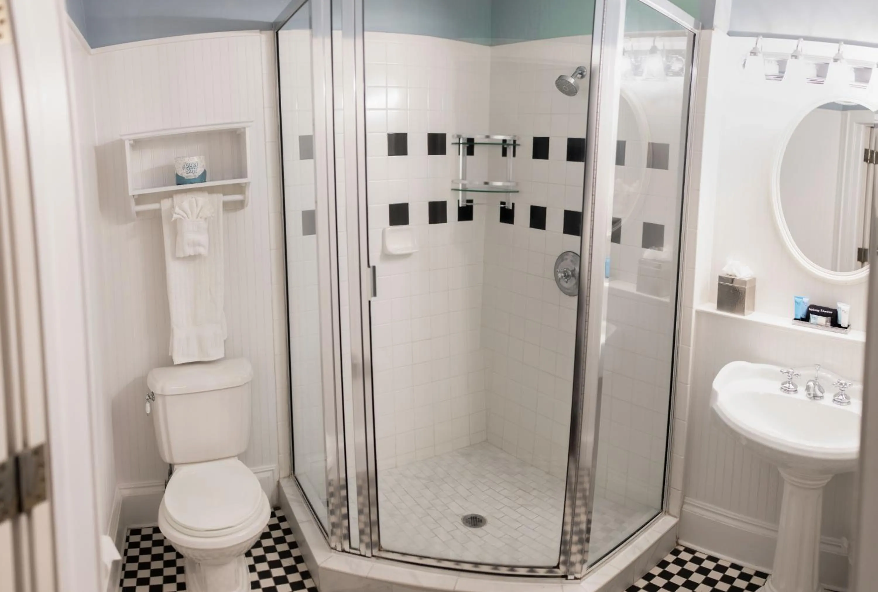 Bathroom in The Marshall House, Historic Inns of Savannah Collection