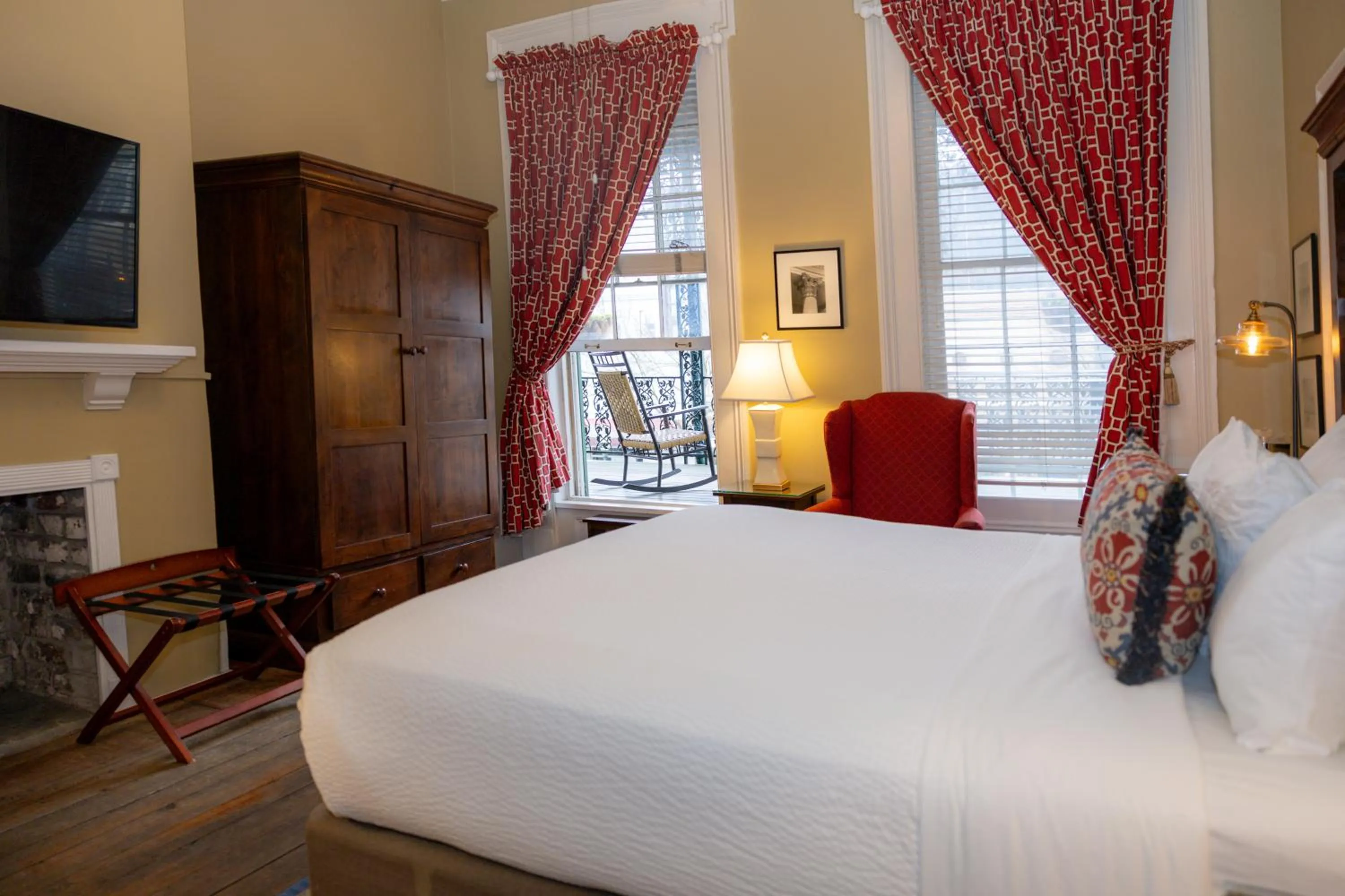 Bedroom, Bed in The Marshall House, Historic Inns of Savannah Collection