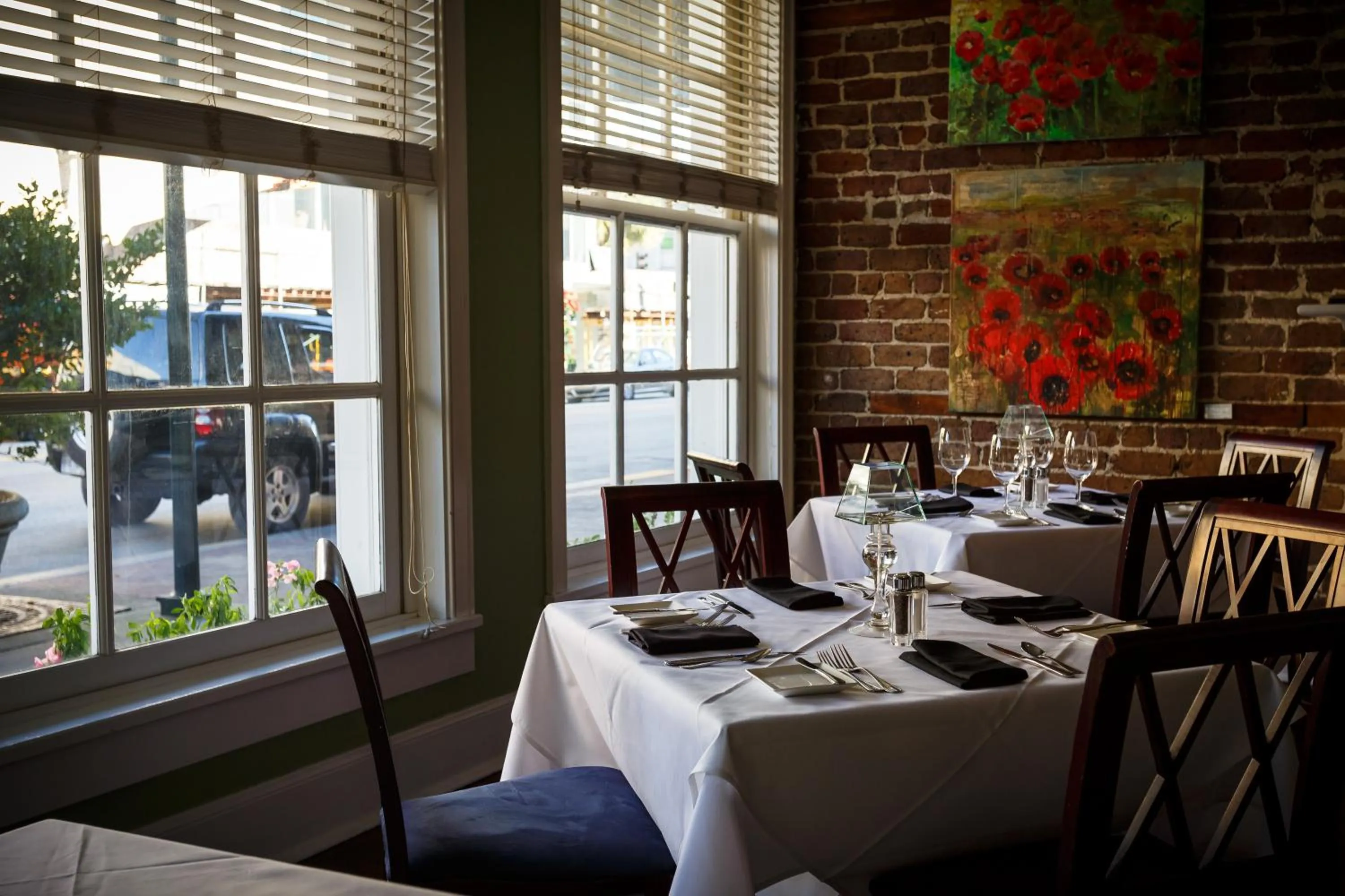 Restaurant/places to eat in The Marshall House, Historic Inns of Savannah Collection