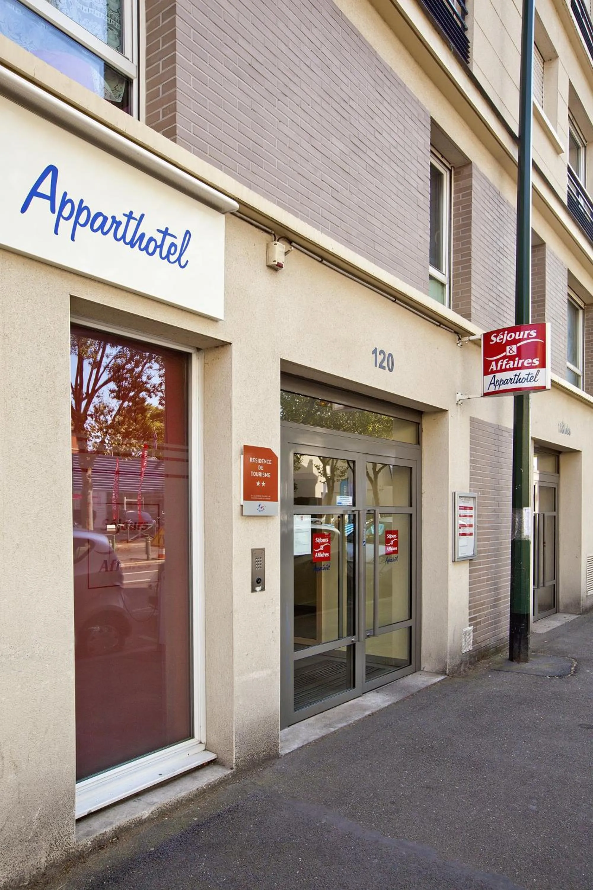 Facade/entrance in Séjours & Affaires Paris-Malakoff