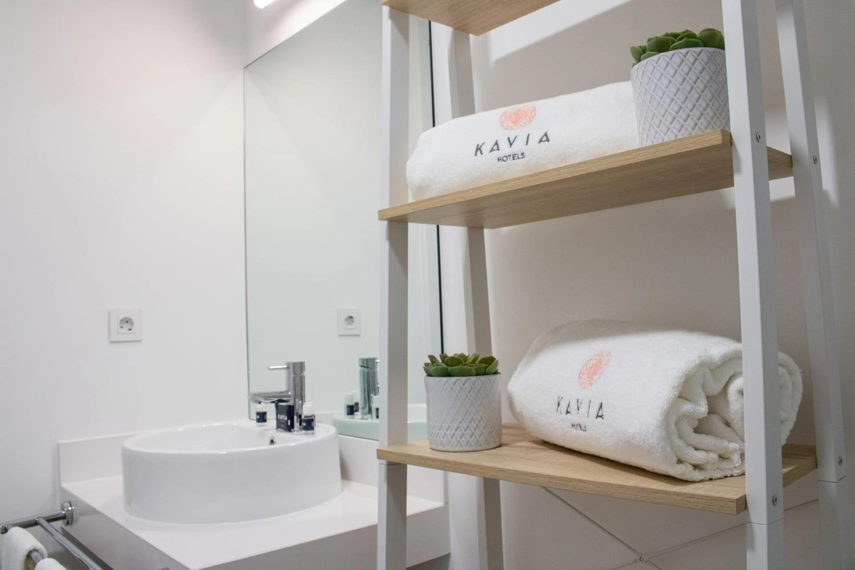 Bathroom in Kavia Hotel do Largo