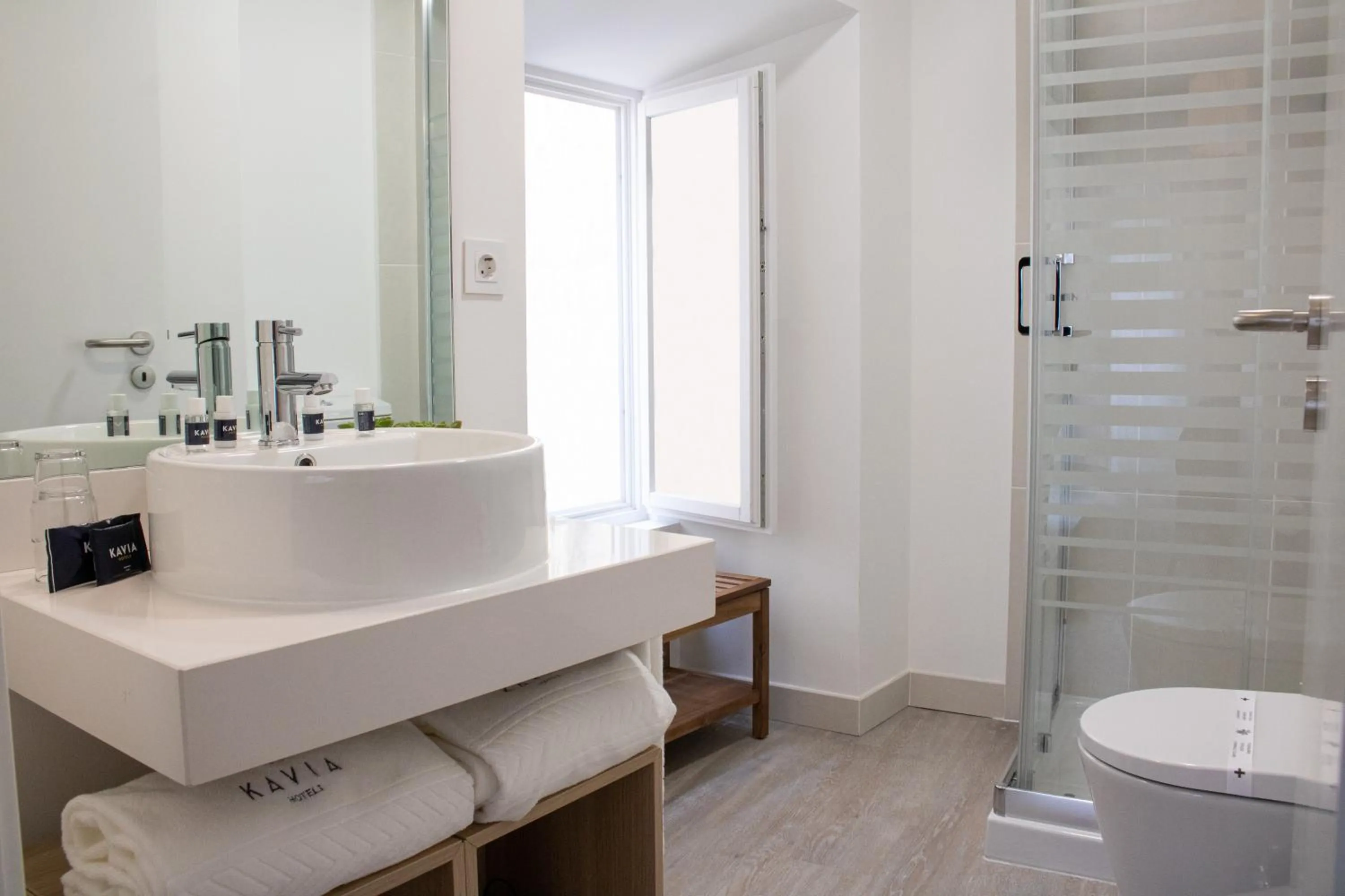 Bathroom in Kavia Hotel do Largo