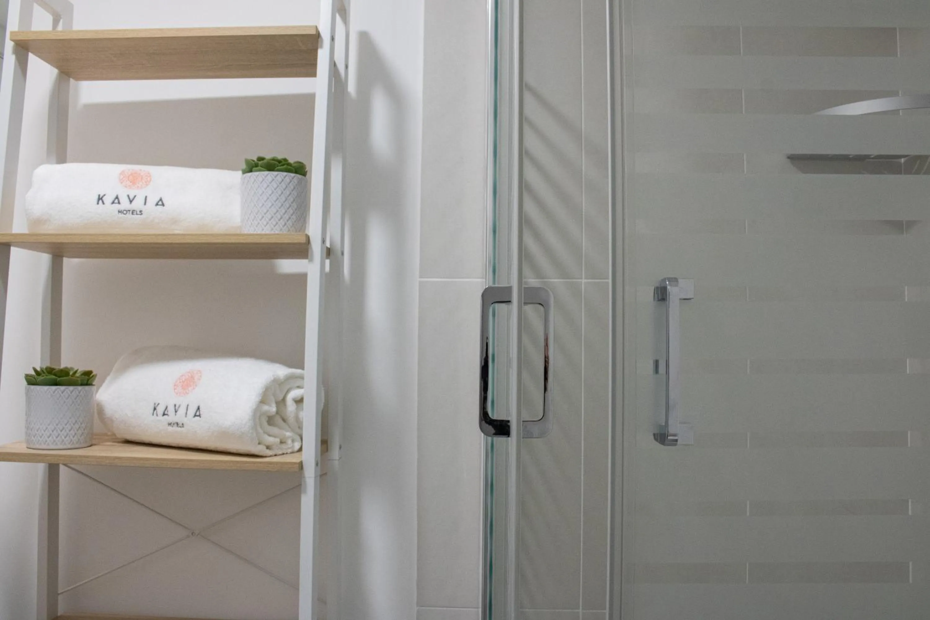 Bathroom in Kavia Hotel do Largo