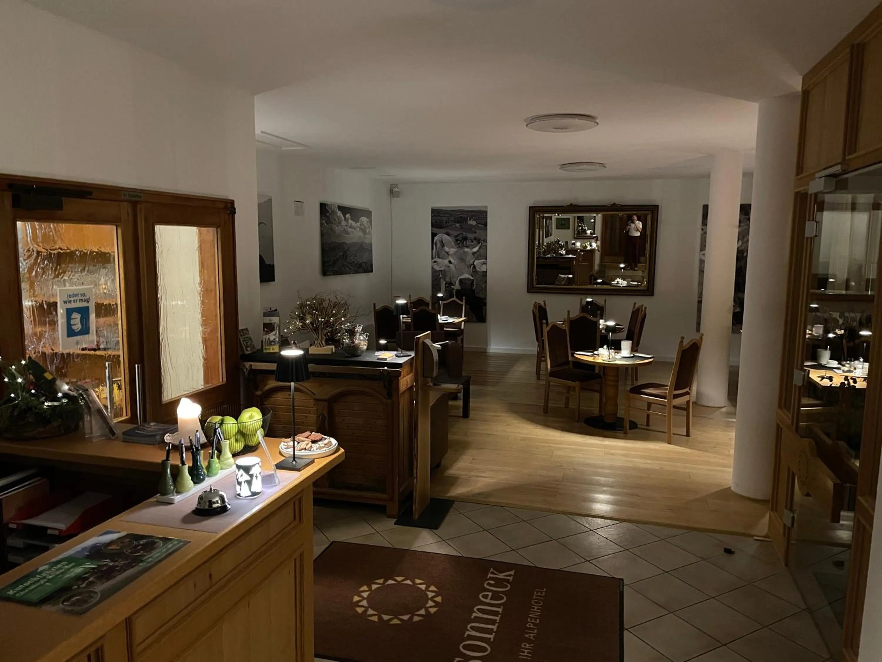 Lobby or reception in Alpenhotel Sonneck - mit Bergbahnticket