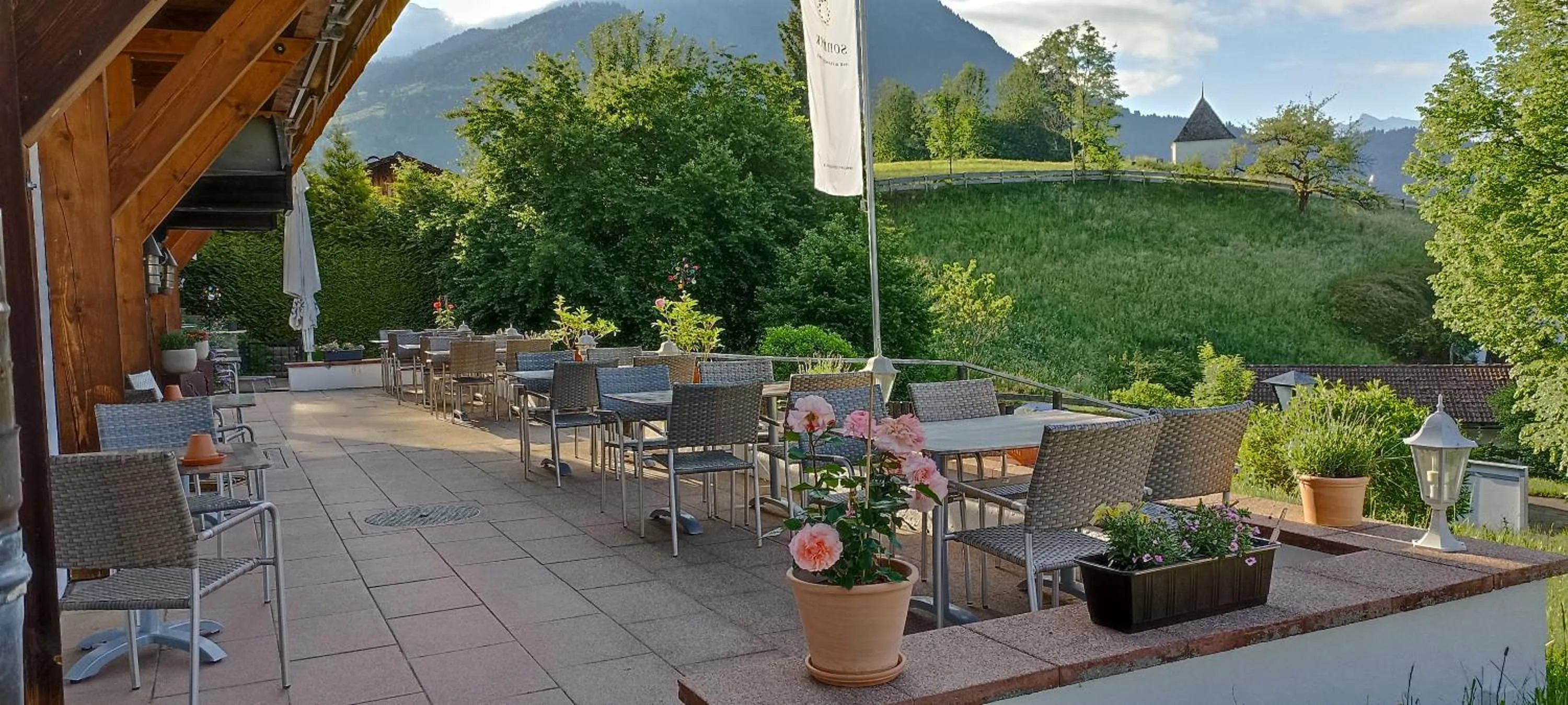 Garden view in Alpenhotel Sonneck - mit Bergbahnticket
