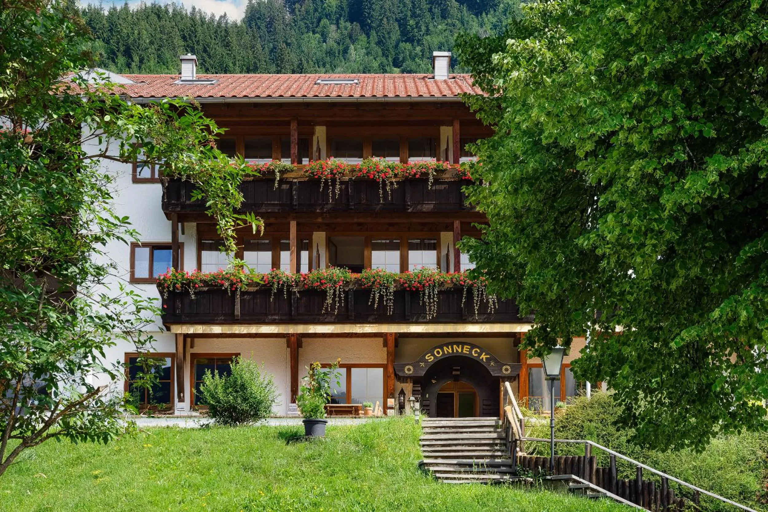 Property building in Alpenhotel Sonneck - mit Bergbahnticket