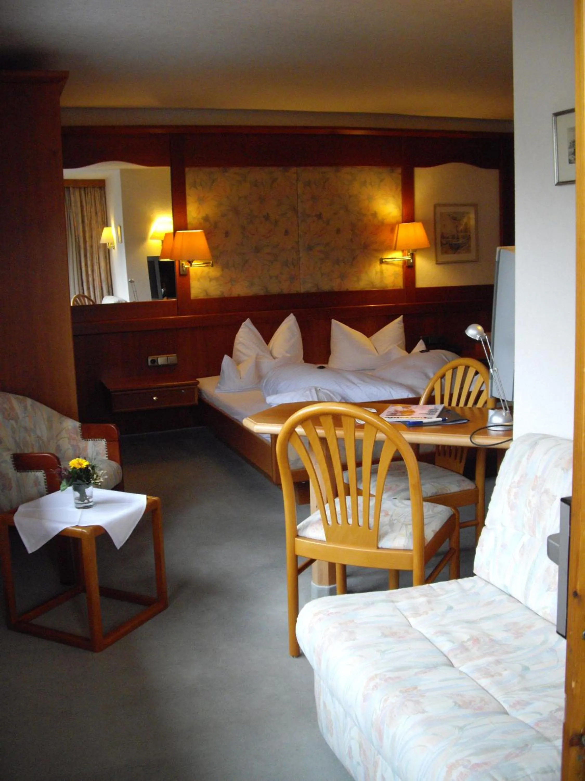 Photo of the whole room, Bed in Alpenhotel Sonneck - mit Bergbahnticket