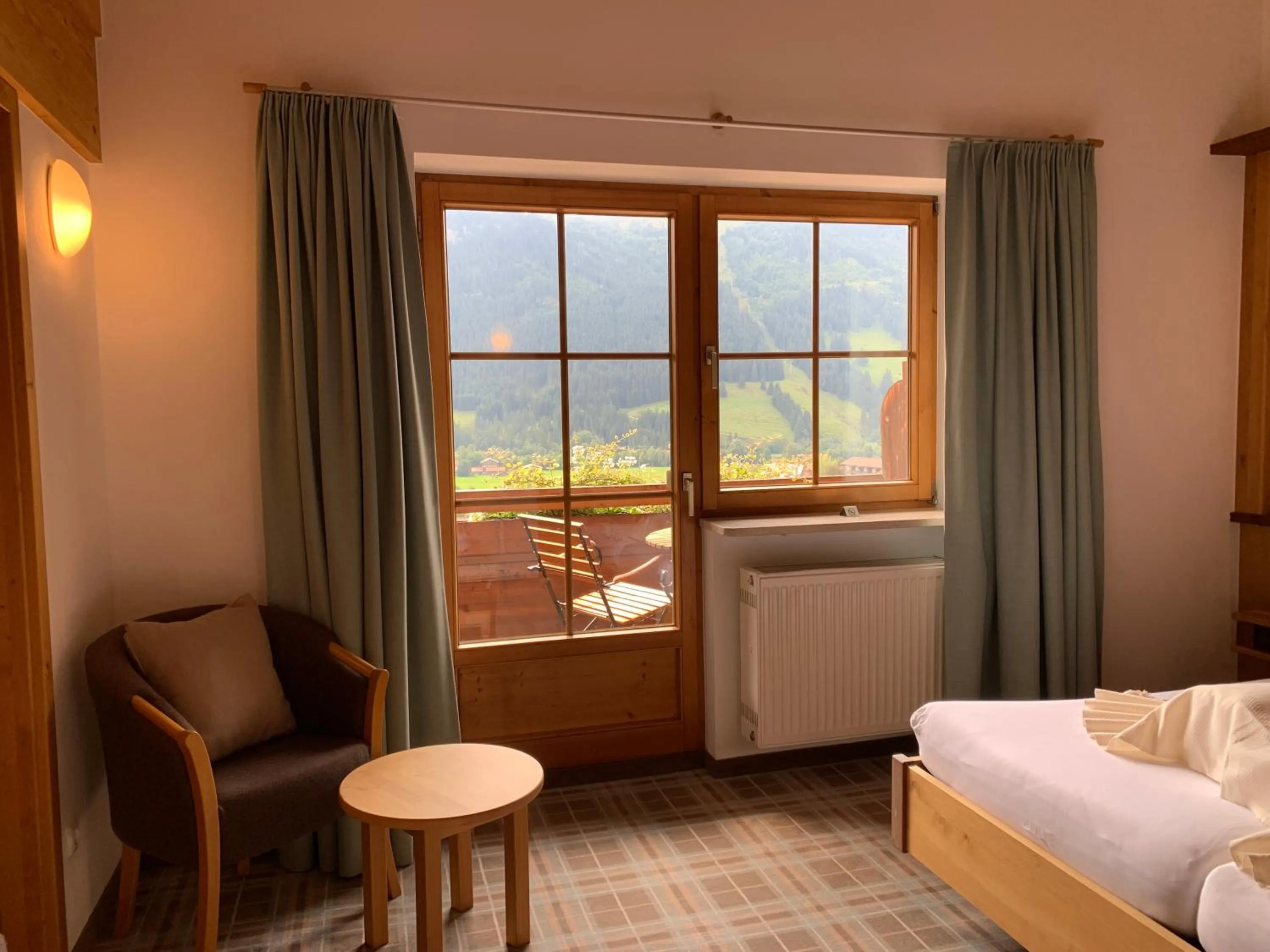Photo of the whole room, Bed in Alpenhotel Sonneck - mit Bergbahnticket