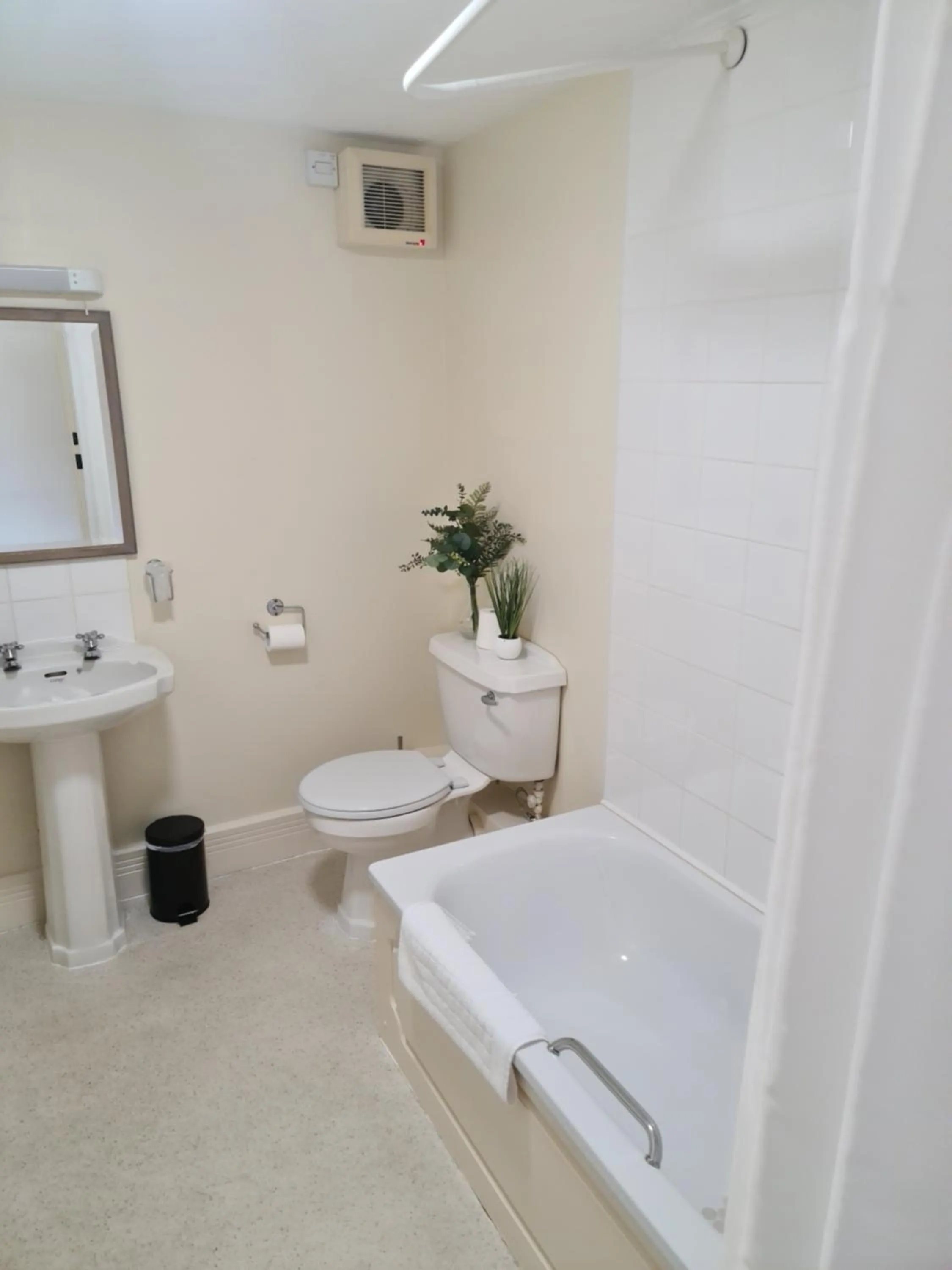 Bathroom in The New Inn Clovelly