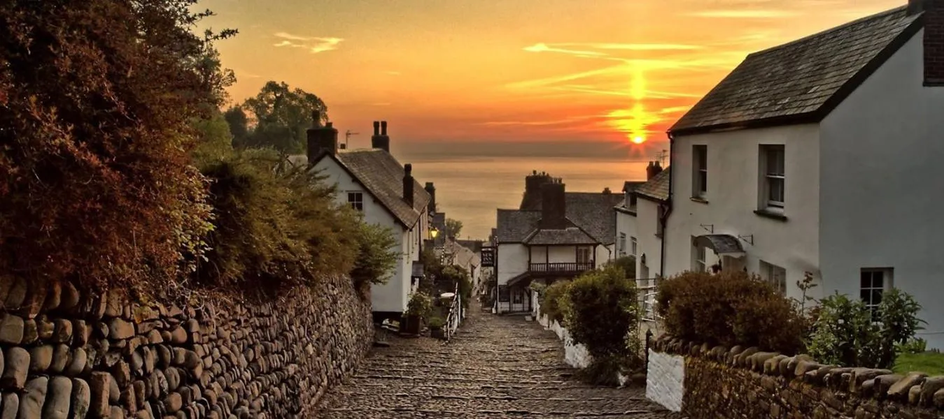 Sunrise in The New Inn Clovelly