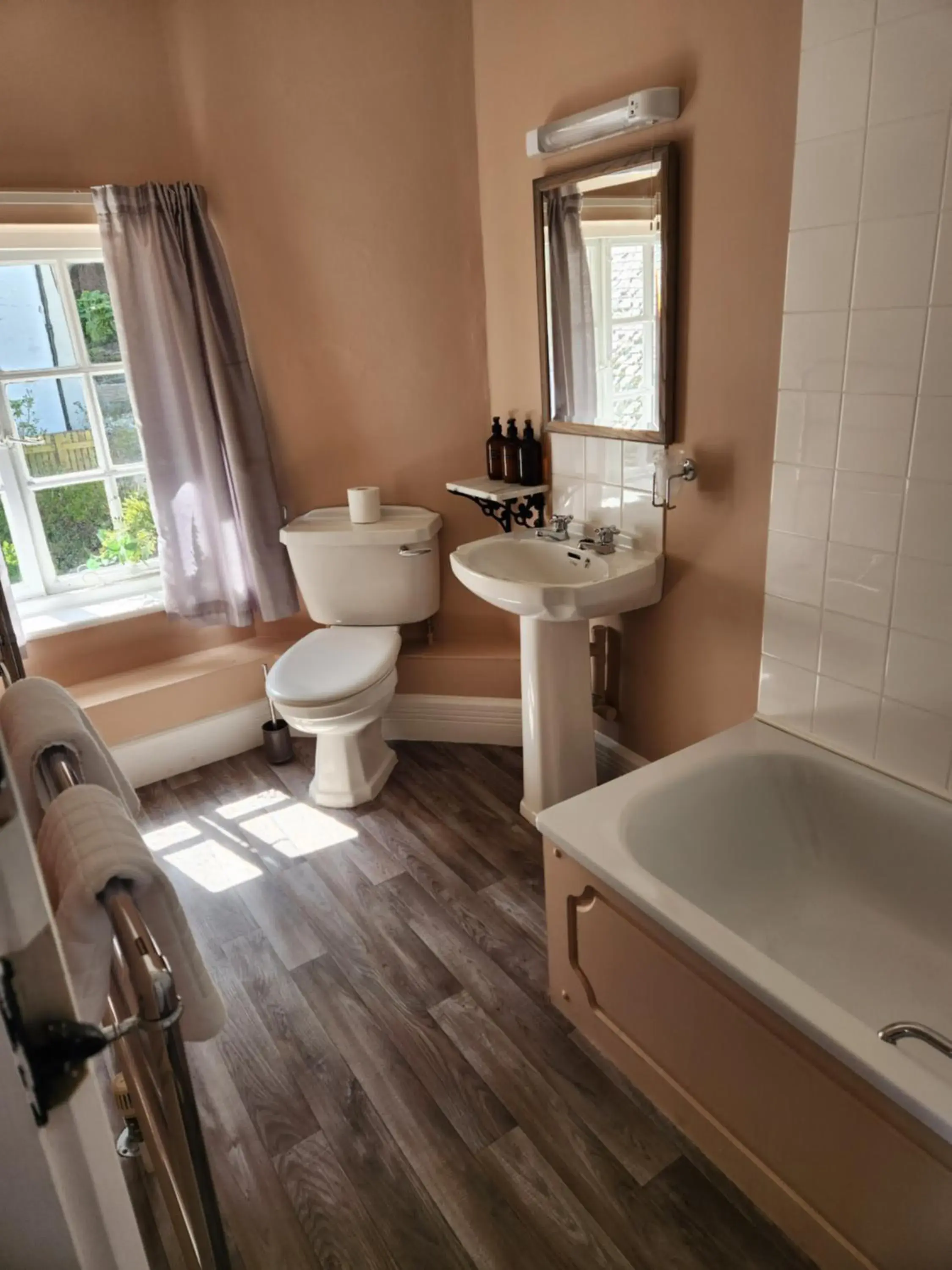 Deluxe Double Room with Sea View in The New Inn Clovelly Deluxe Double Room with Sea View in The New Inn Clovelly