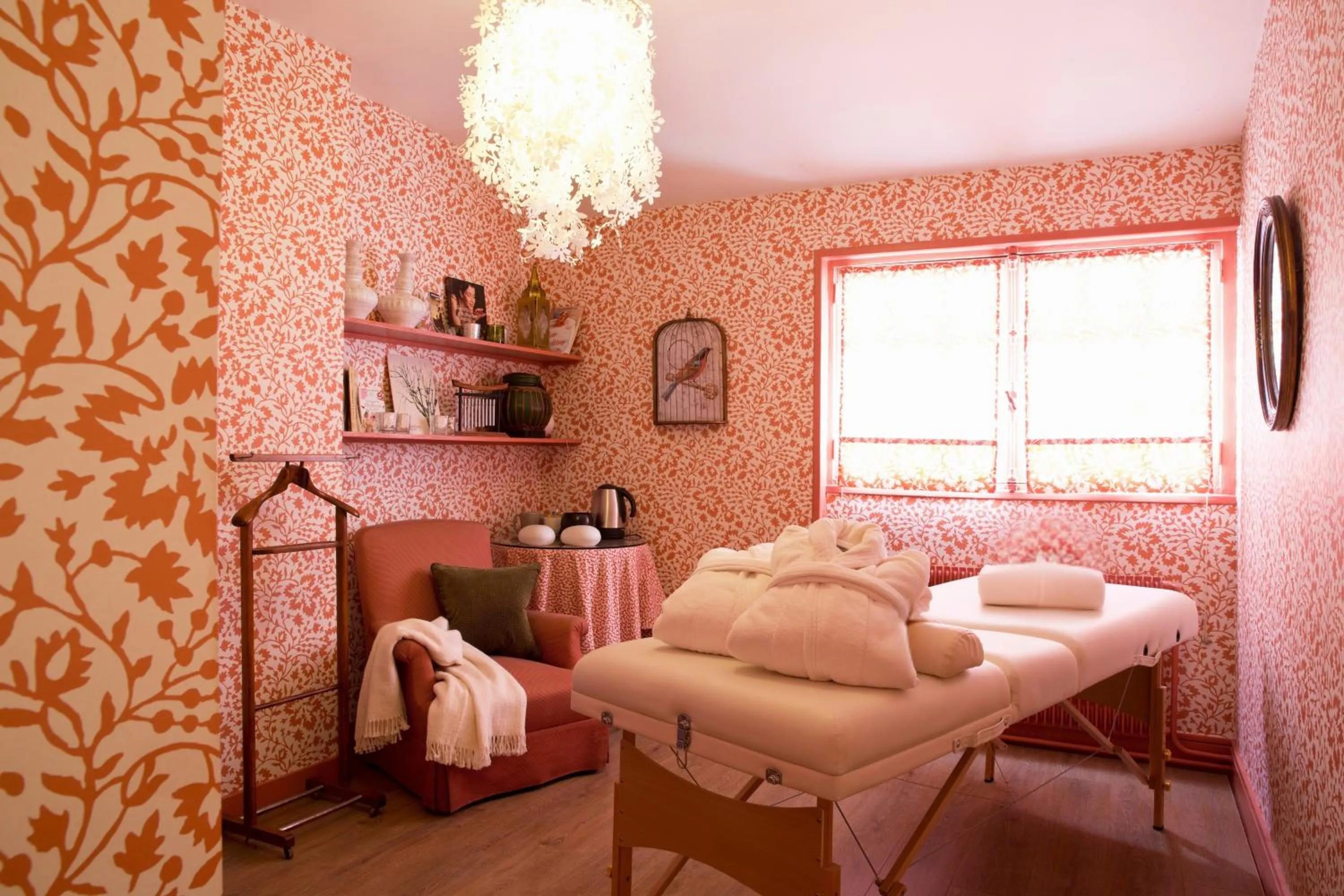 Massage, Bed in CAZAUDEHORE Hôtel Restaurant Gastronomique Terrasse et Jardins