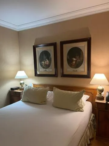 Property building, Bed in CAZAUDEHORE Hôtel Restaurant Gastronomique Terrasse et Jardins