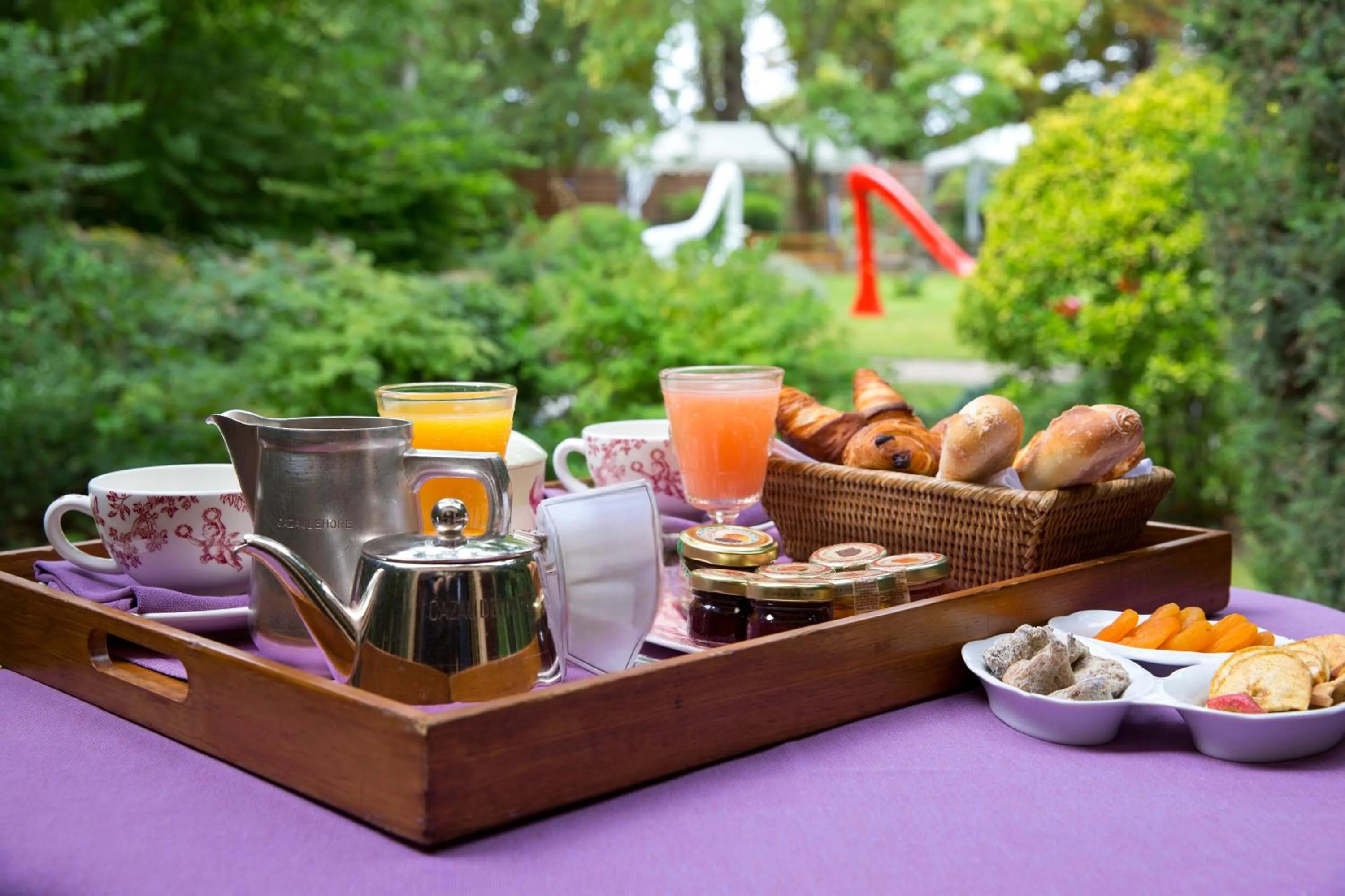 Breakfast in CAZAUDEHORE Hôtel Restaurant Gastronomique Terrasse et Jardins