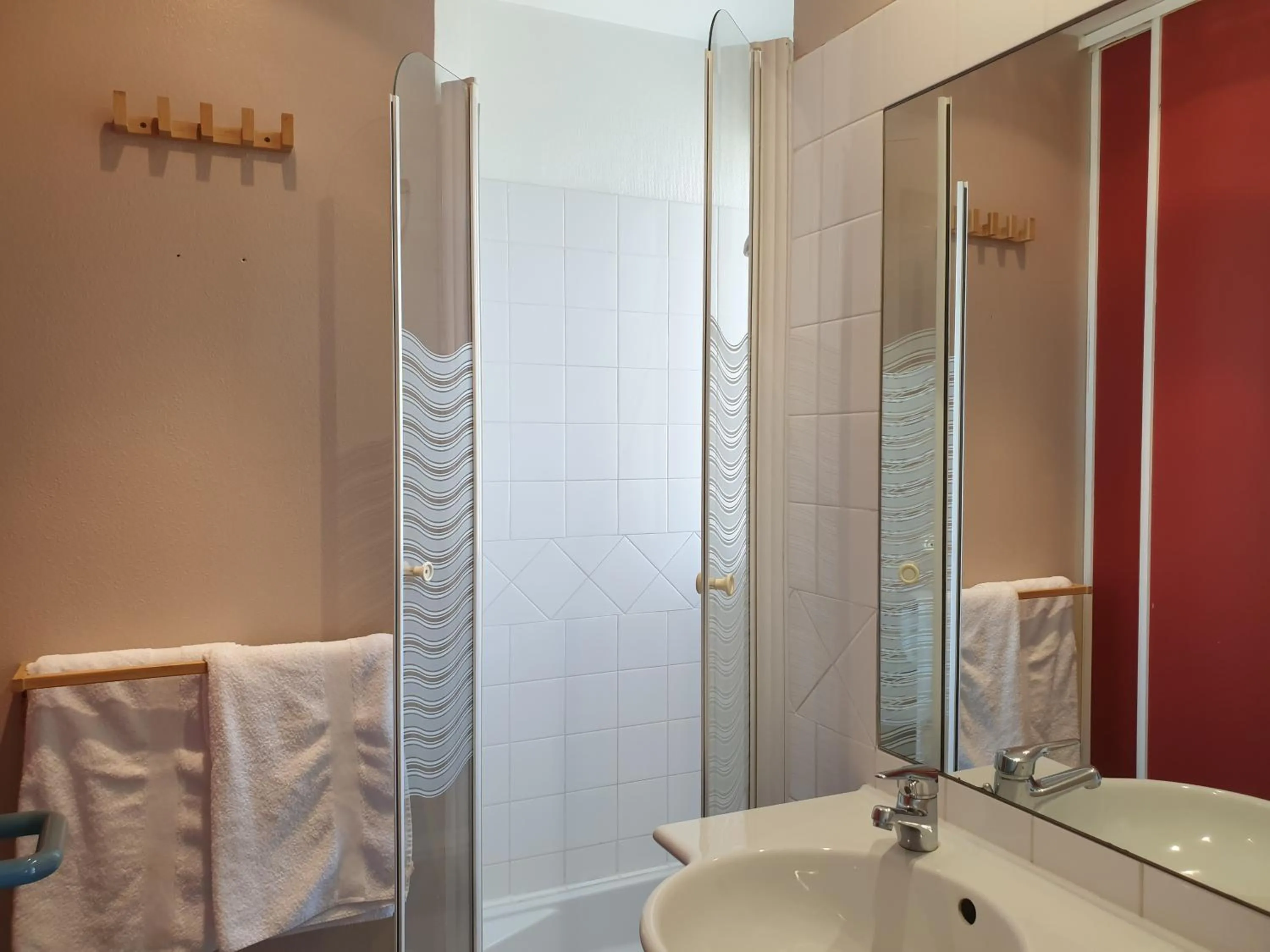 Shower in Auberge du Bois de l'étang - Motel les Tilleuls