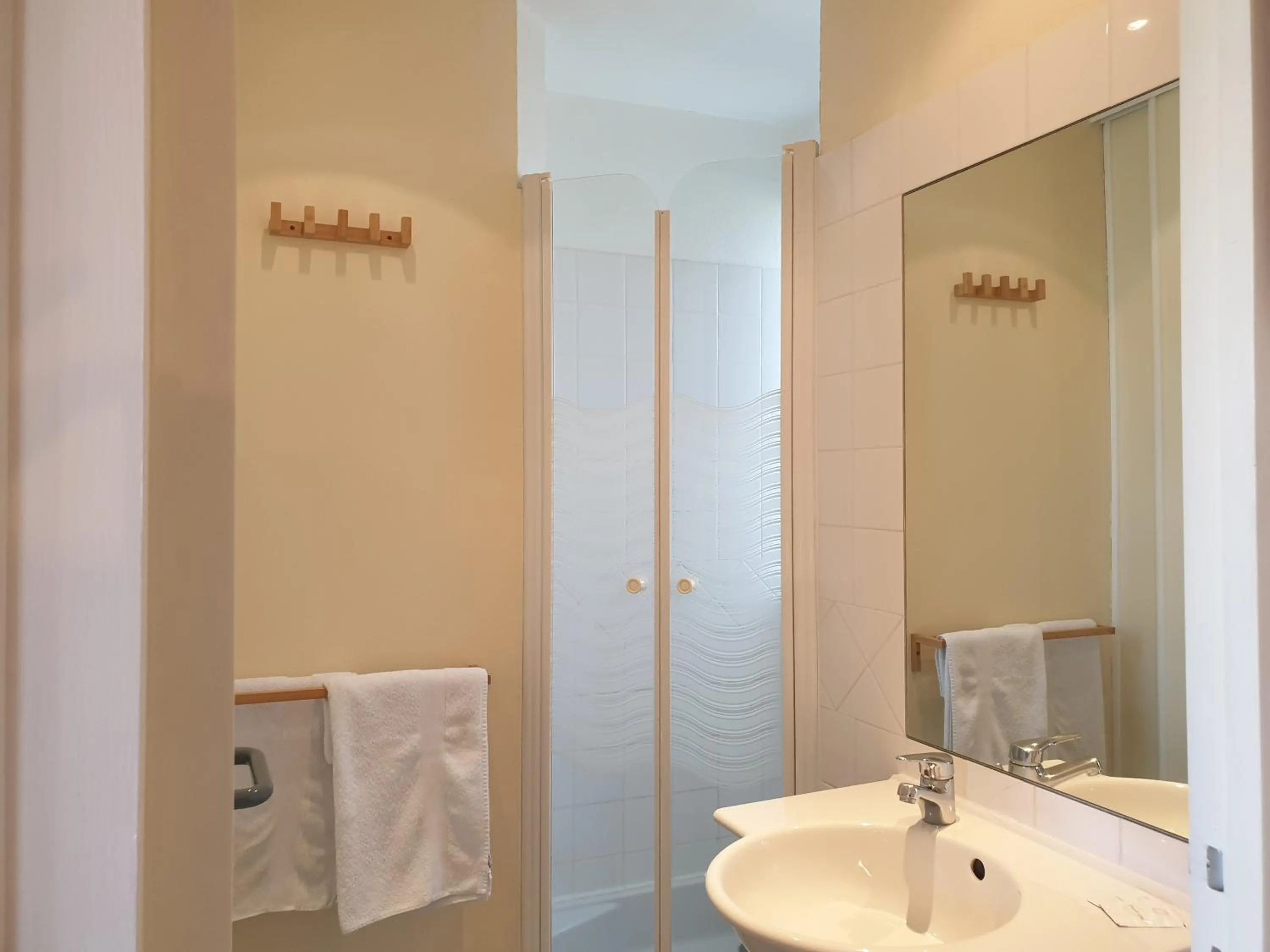Bathroom in Auberge du Bois de l'étang - Motel les Tilleuls