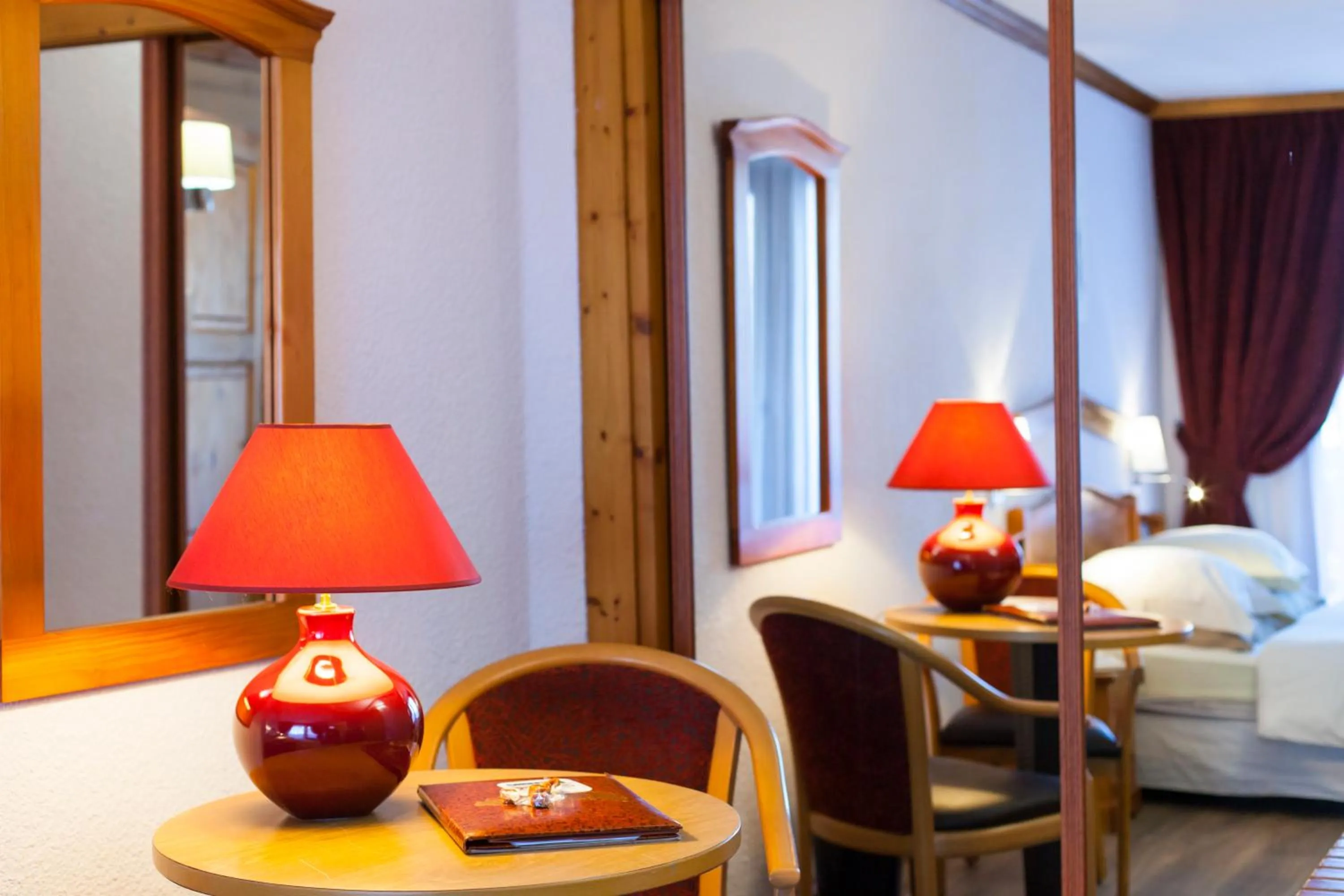 Photo of the whole room in Le Calgary