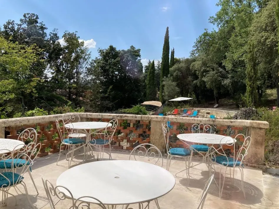 Suite Royale- SPA - Jacuzzi - Sauna - Massage - 2 Double Rooms - 4 SAISONS - Piscine Chauffée Toute l'année - POOL VIEW - Heated POOL -800m City Centre