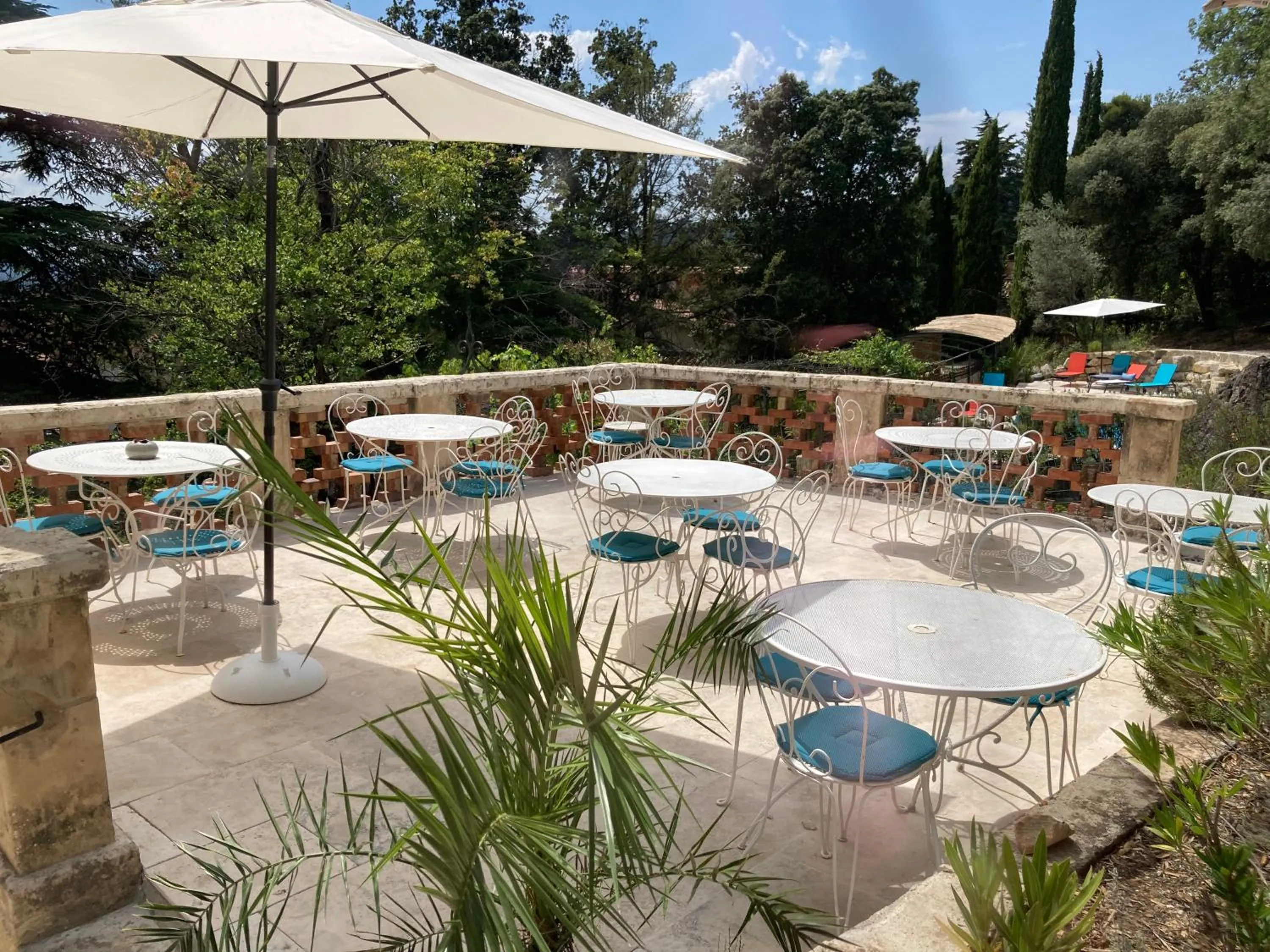 Suite Royale- SPA - Jacuzzi - Sauna - Massage - 2 Double Rooms - 4 SAISONS - Piscine Chauffée Toute l'année - POOL VIEW - Heated POOL -800m City Centre