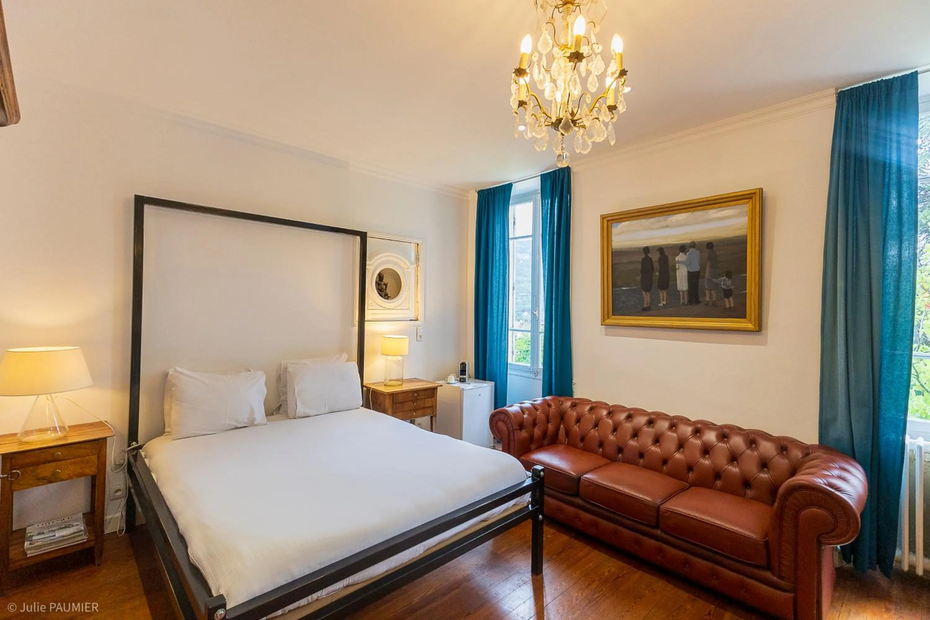 Bed in Suite Royale- SPA - Jacuzzi - Sauna - Massage - 2 Double Rooms - 4 SAISONS - Piscine Chauffée Toute l'année - POOL VIEW - Heated POOL -800m City Centre