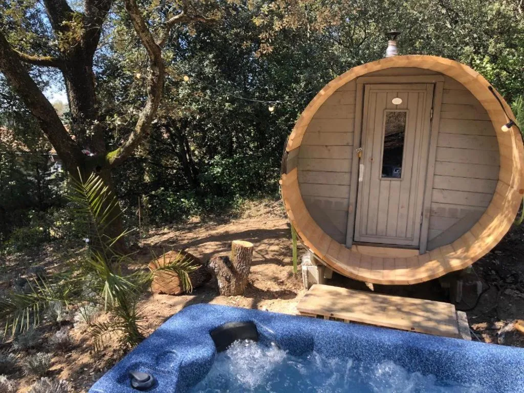 Suite Royale- SPA - Jacuzzi - Sauna - Massage - 2 Double Rooms - 4 SAISONS - Piscine Chauffée Toute l'année - POOL VIEW - Heated POOL -800m City Centre