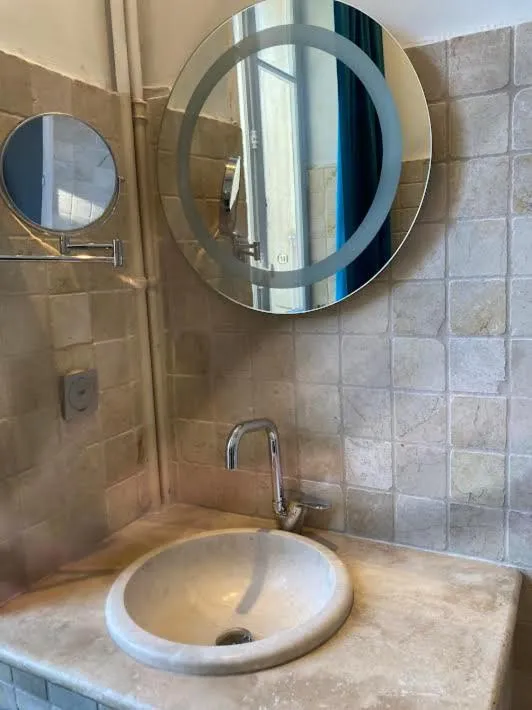 Suite Royale- SPA - Jacuzzi - Sauna - Massage - 2 Double Rooms - 4 SAISONS - Piscine Chauffée Toute l'année - POOL VIEW - Heated POOL -800m City Centre