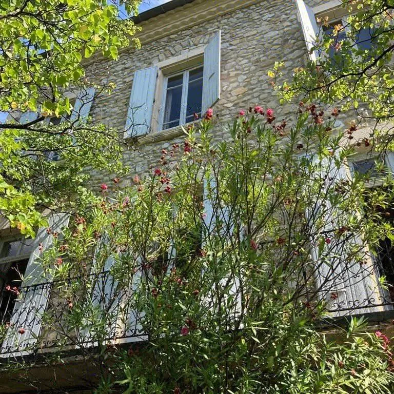 Suite Royale- SPA - Jacuzzi - Sauna - Massage - 2 Double Rooms - 4 SAISONS - Piscine Chauffée Toute l'année - POOL VIEW - Heated POOL -800m City Centre