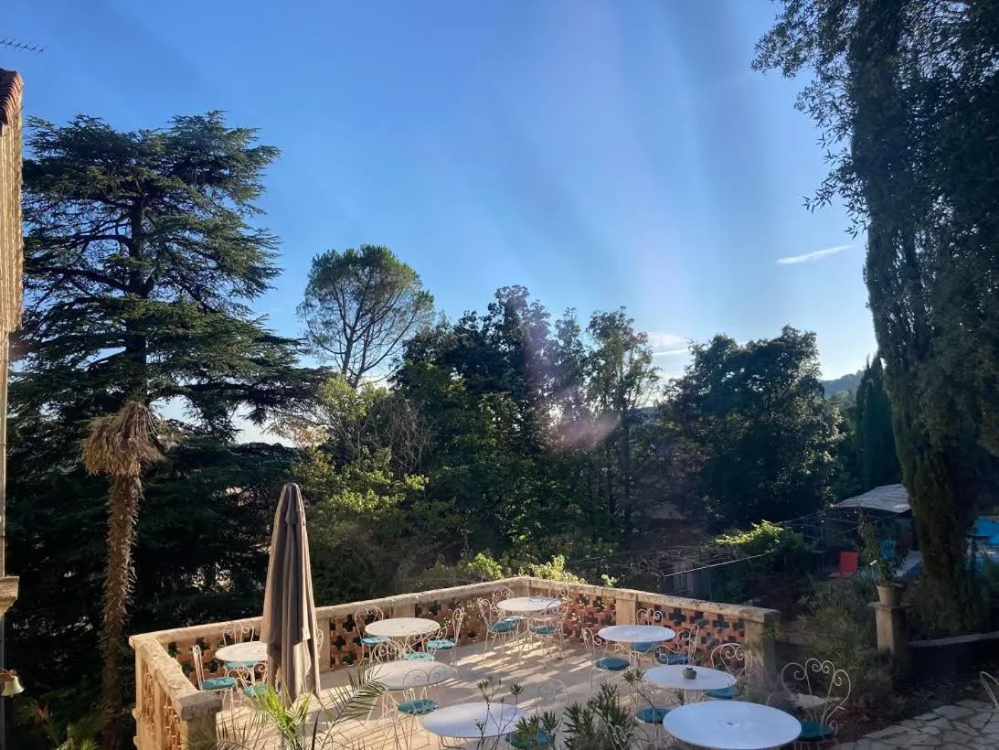 Suite Royale- SPA - Jacuzzi - Sauna - Massage - 2 Double Rooms - 4 SAISONS - Piscine Chauffée Toute l'année - POOL VIEW - Heated POOL -800m City Centre