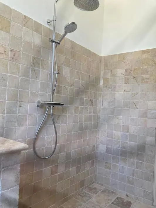 Suite Royale- SPA - Jacuzzi - Sauna - Massage - 2 Double Rooms - 4 SAISONS - Piscine Chauffée Toute l'année - POOL VIEW - Heated POOL -800m City Centre