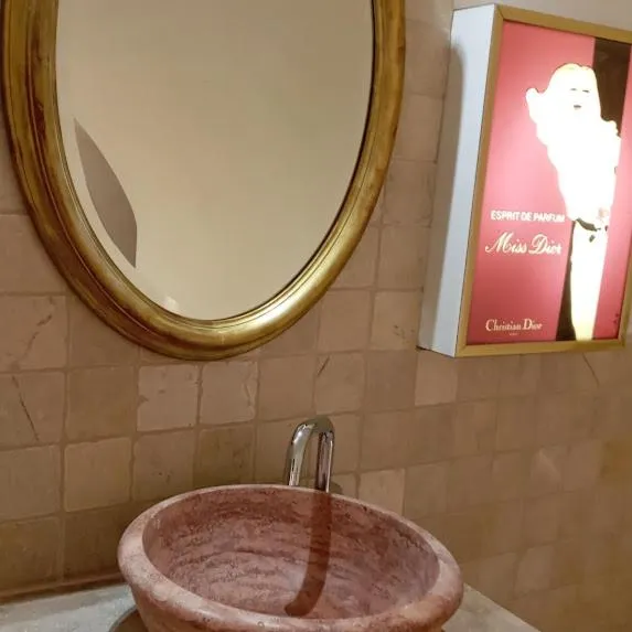 Suite Royale- SPA - Jacuzzi - Sauna - Massage - 2 Double Rooms - 4 SAISONS - Piscine Chauffée Toute l'année - POOL VIEW - Heated POOL -800m City Centre