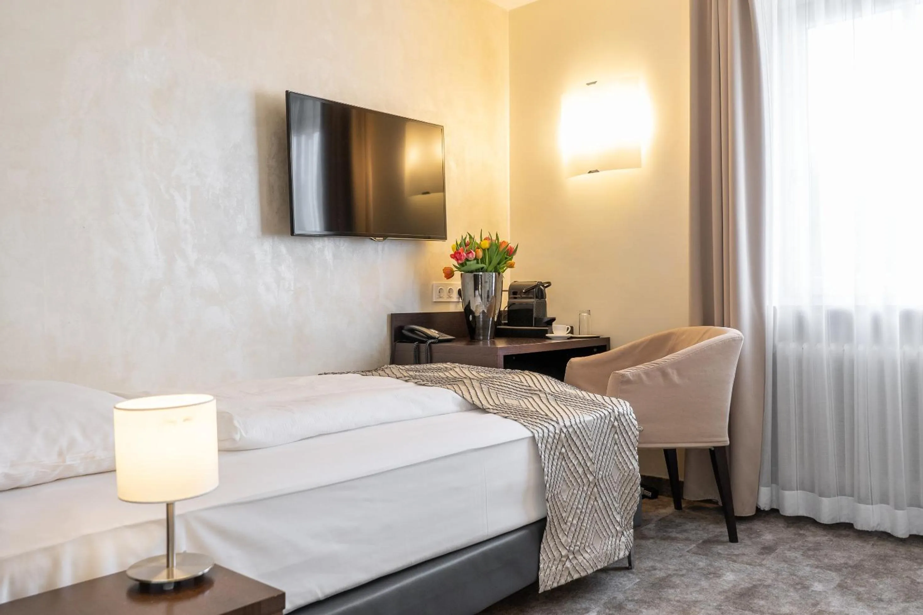 Photo of the whole room, Bed in Galerie Hotel