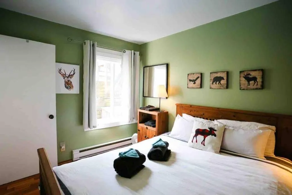 Bedroom, Bed in The MountainSide by Escapades Tremblant