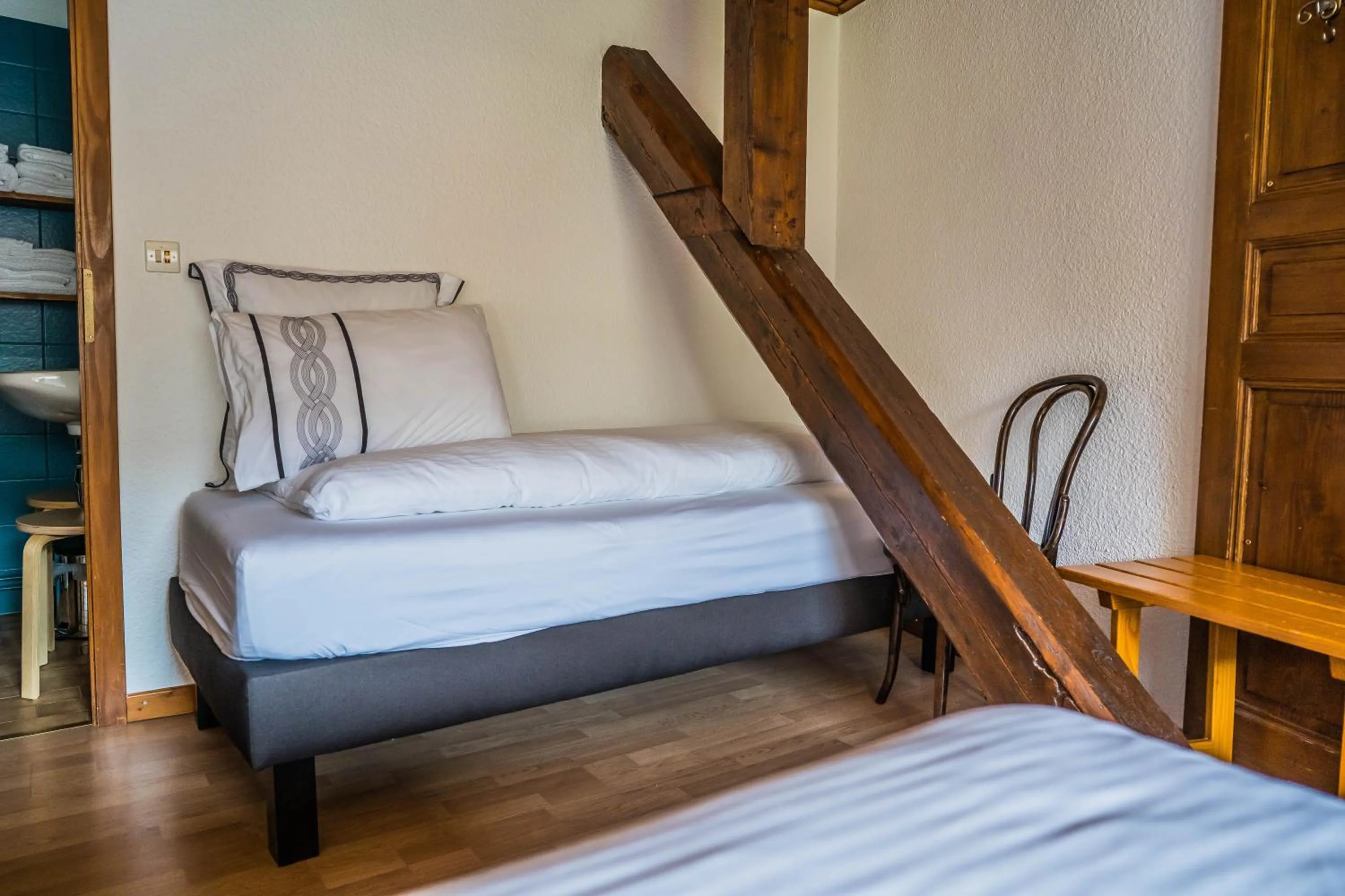 Bed in Hôtel Au Vieux Moulin