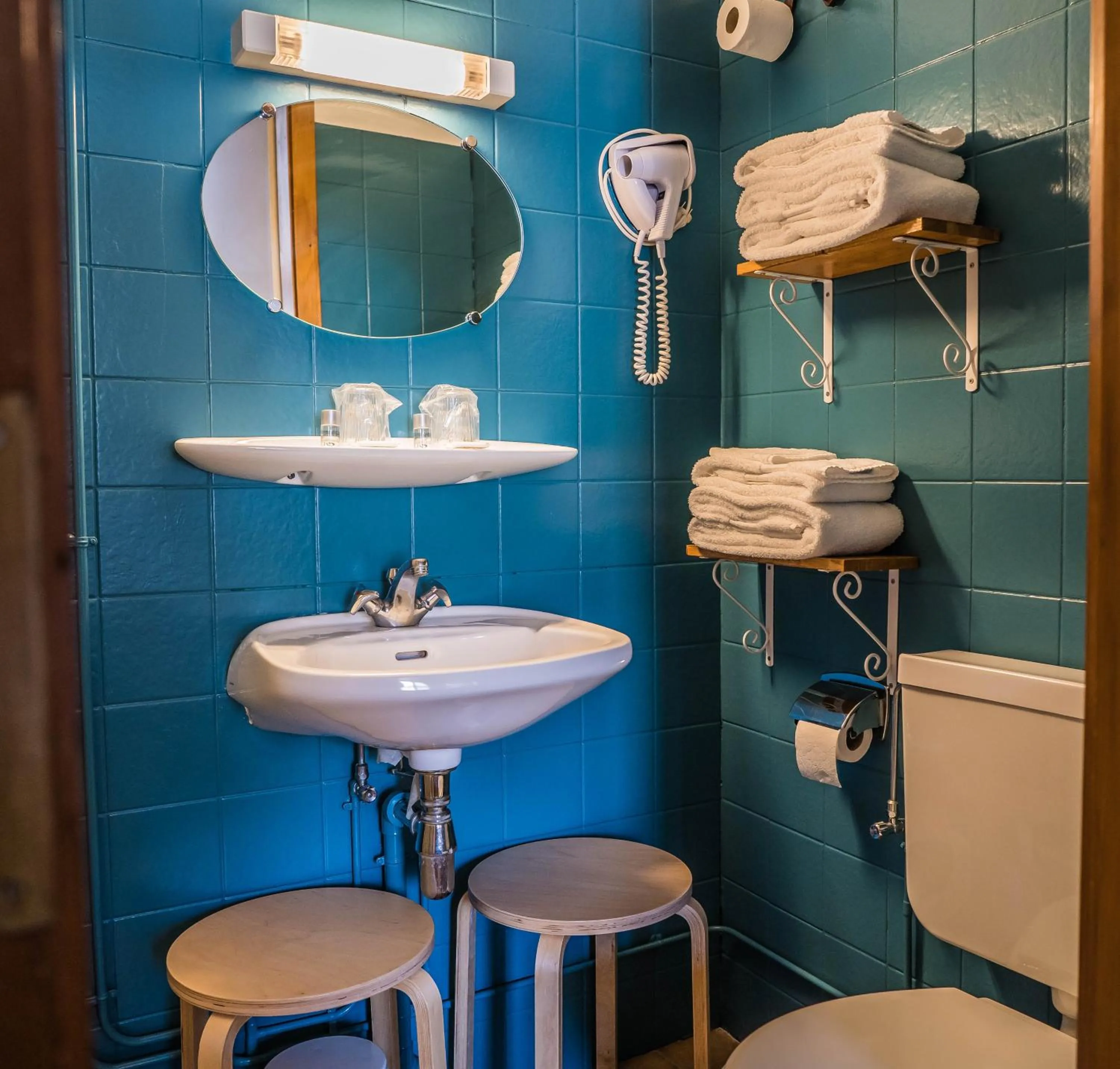 Shower in Hôtel Au Vieux Moulin