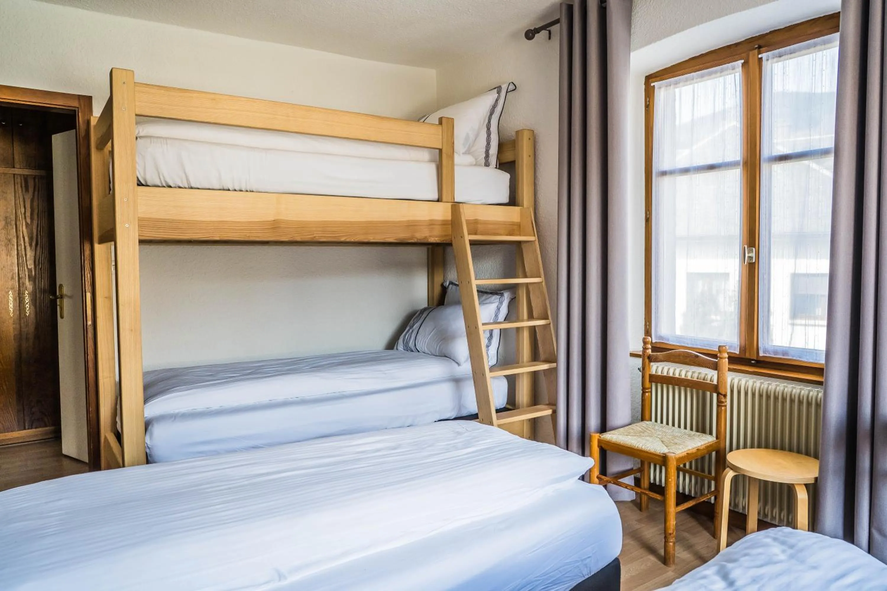 bunk bed, Bed in Hôtel Au Vieux Moulin