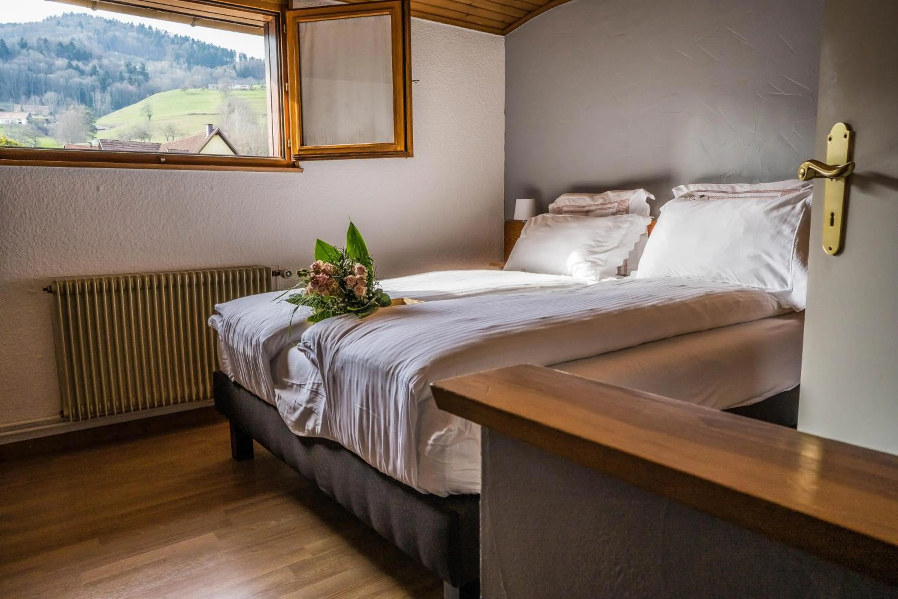 Bed in Hôtel Au Vieux Moulin