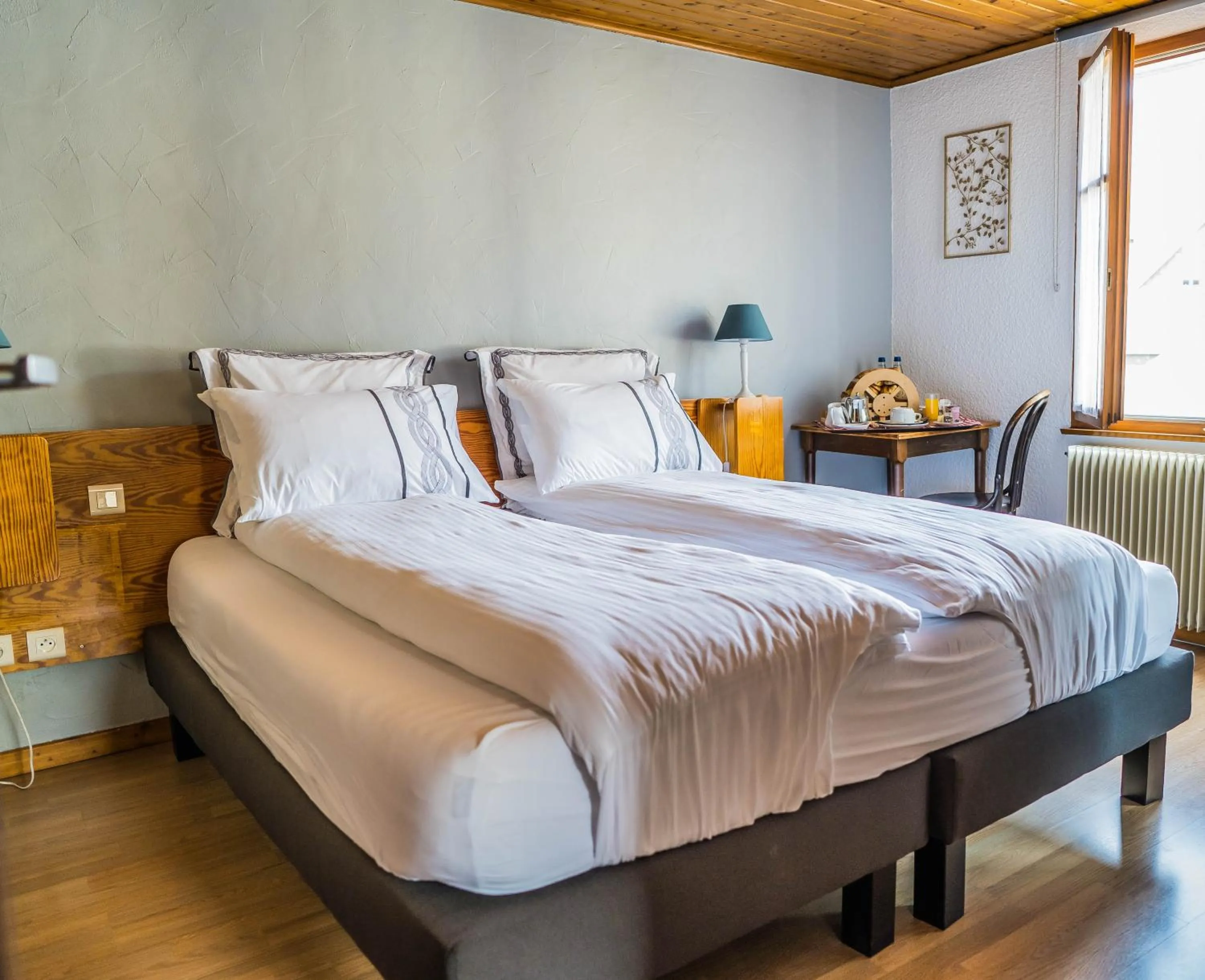 Photo of the whole room, Bed in Hôtel Au Vieux Moulin