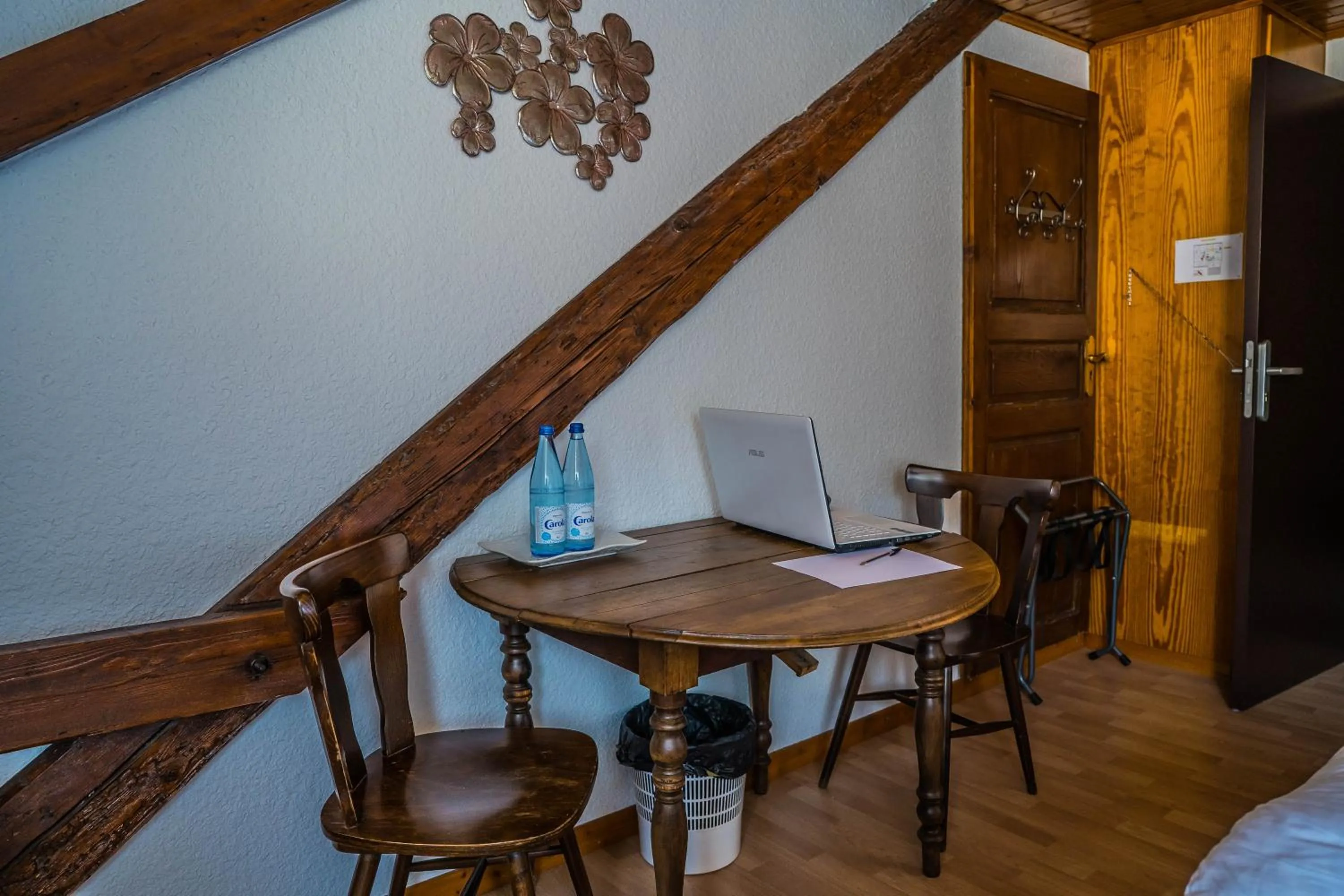 Seating area in Hôtel Au Vieux Moulin