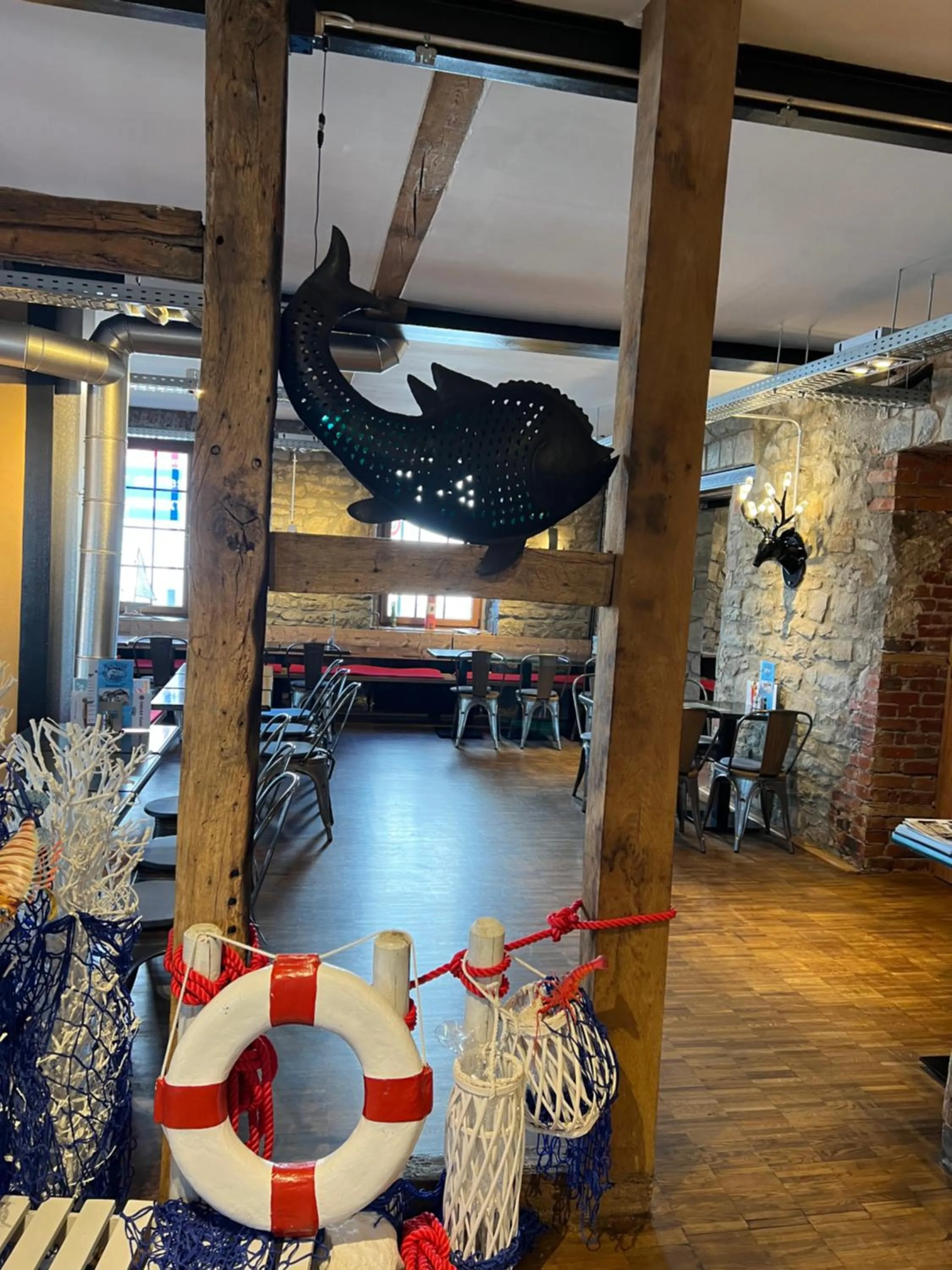 Restaurant/places to eat in Aal-Kate