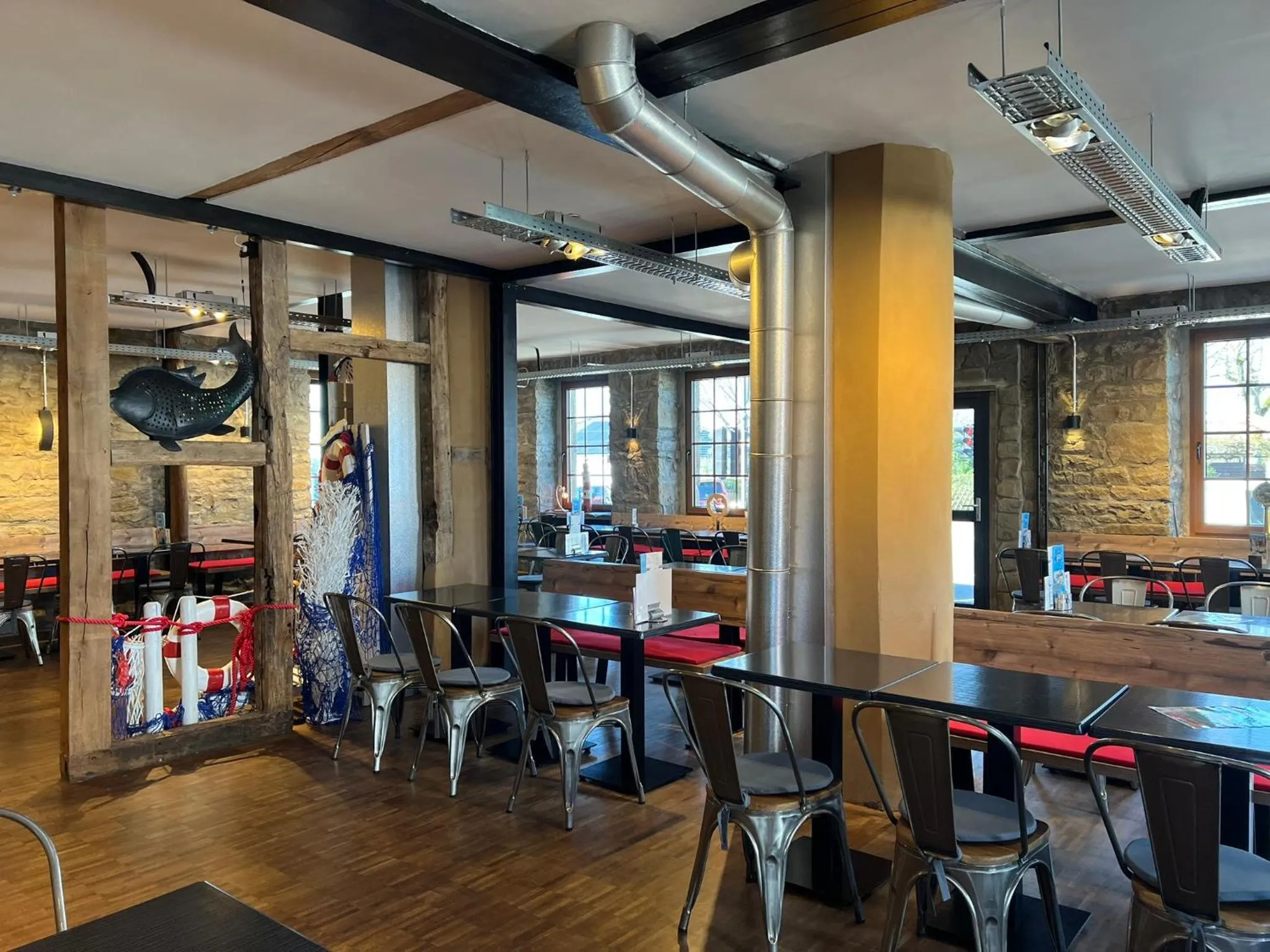 Restaurant/places to eat in Aal-Kate