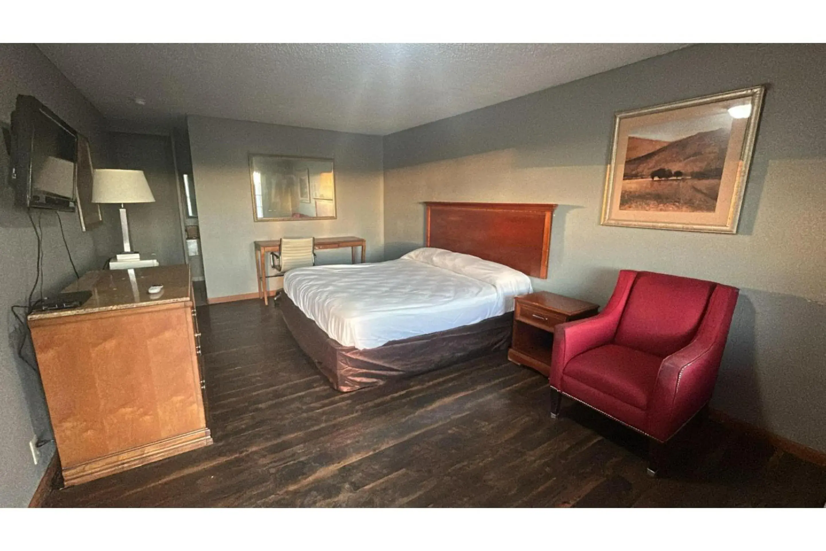 King Bed Smoking in HiWay Inn Express Elk City Route 66 King Bed Smoking in HiWay Inn Express Elk City Route 66