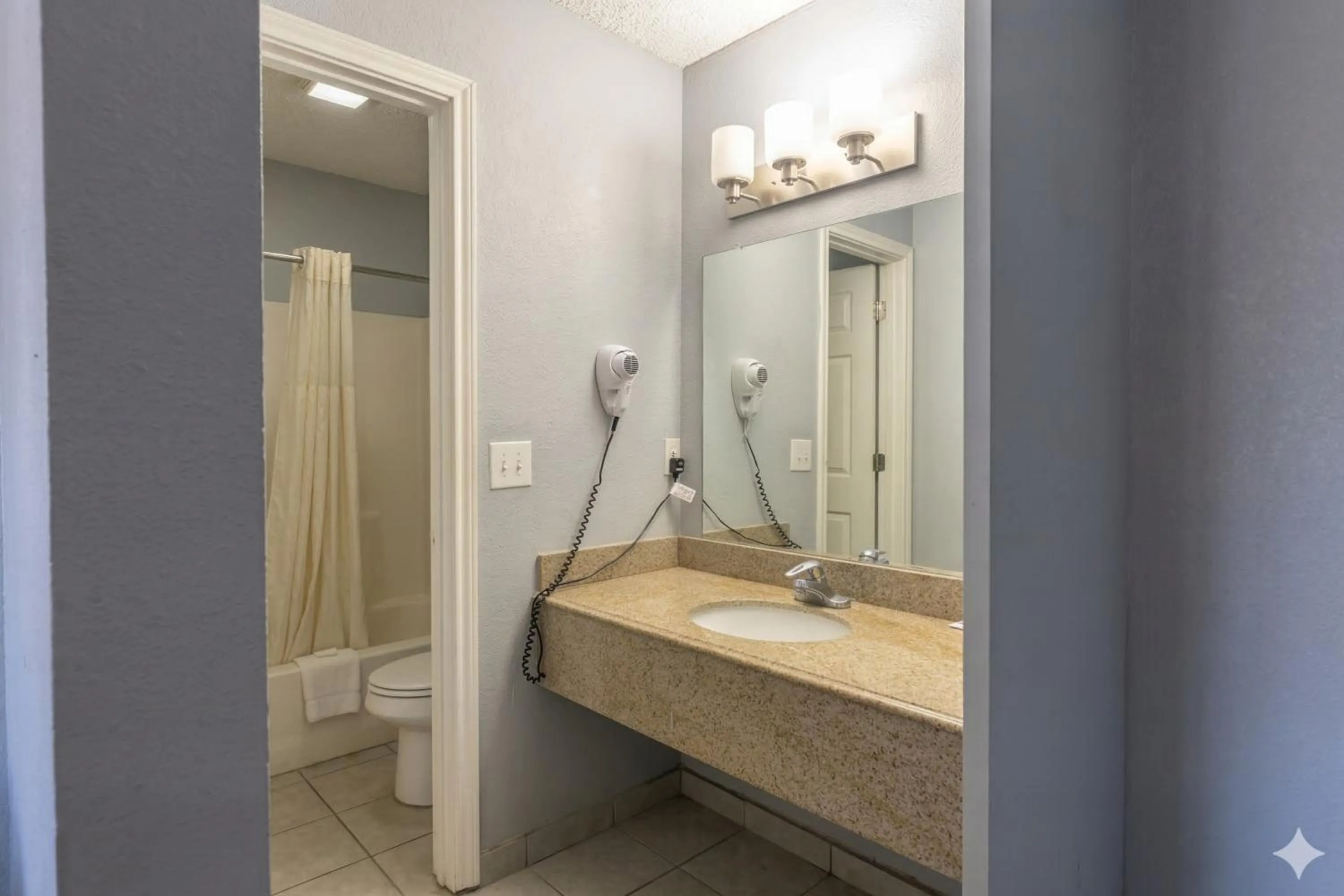 Bathroom in HiWay Inn Express Elk City Route 66