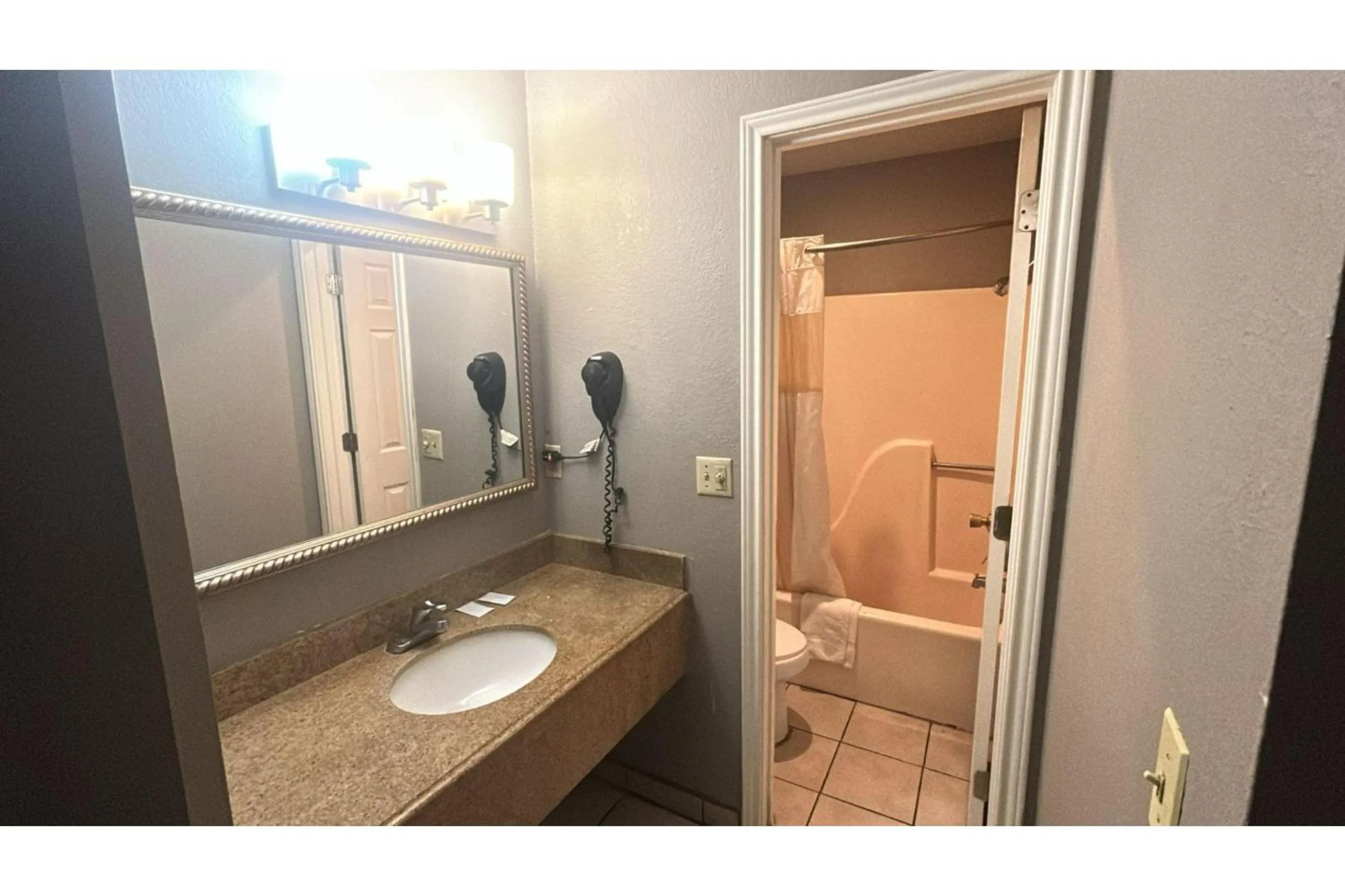 Bathroom in HiWay Inn Express Elk City Route 66