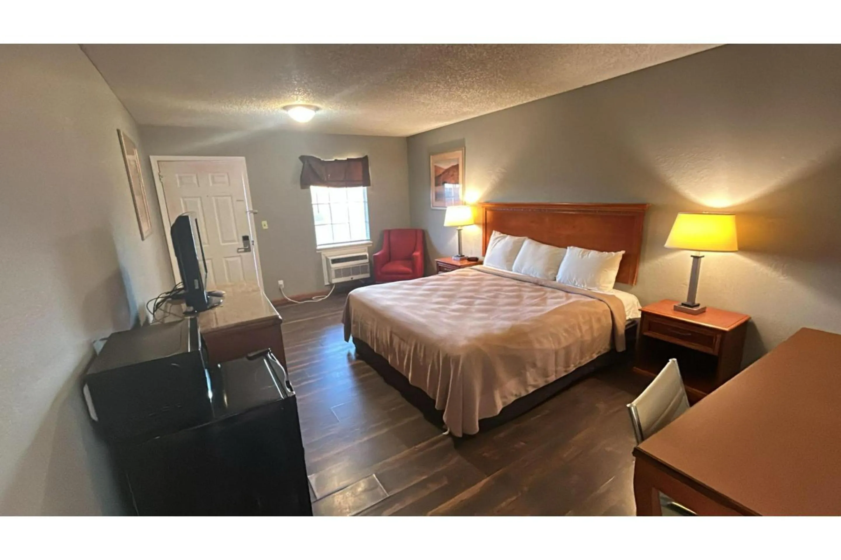 Bedroom, Bed in HiWay Inn Express Elk City Route 66