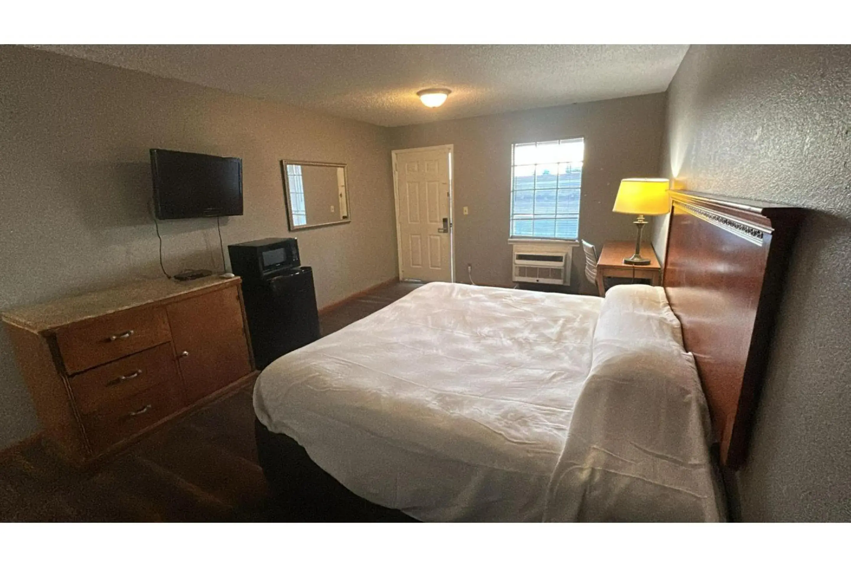 King Bed Non-Smoking in HiWay Inn Express Elk City Route 66 King Bed Non-Smoking in HiWay Inn Express Elk City Route 66