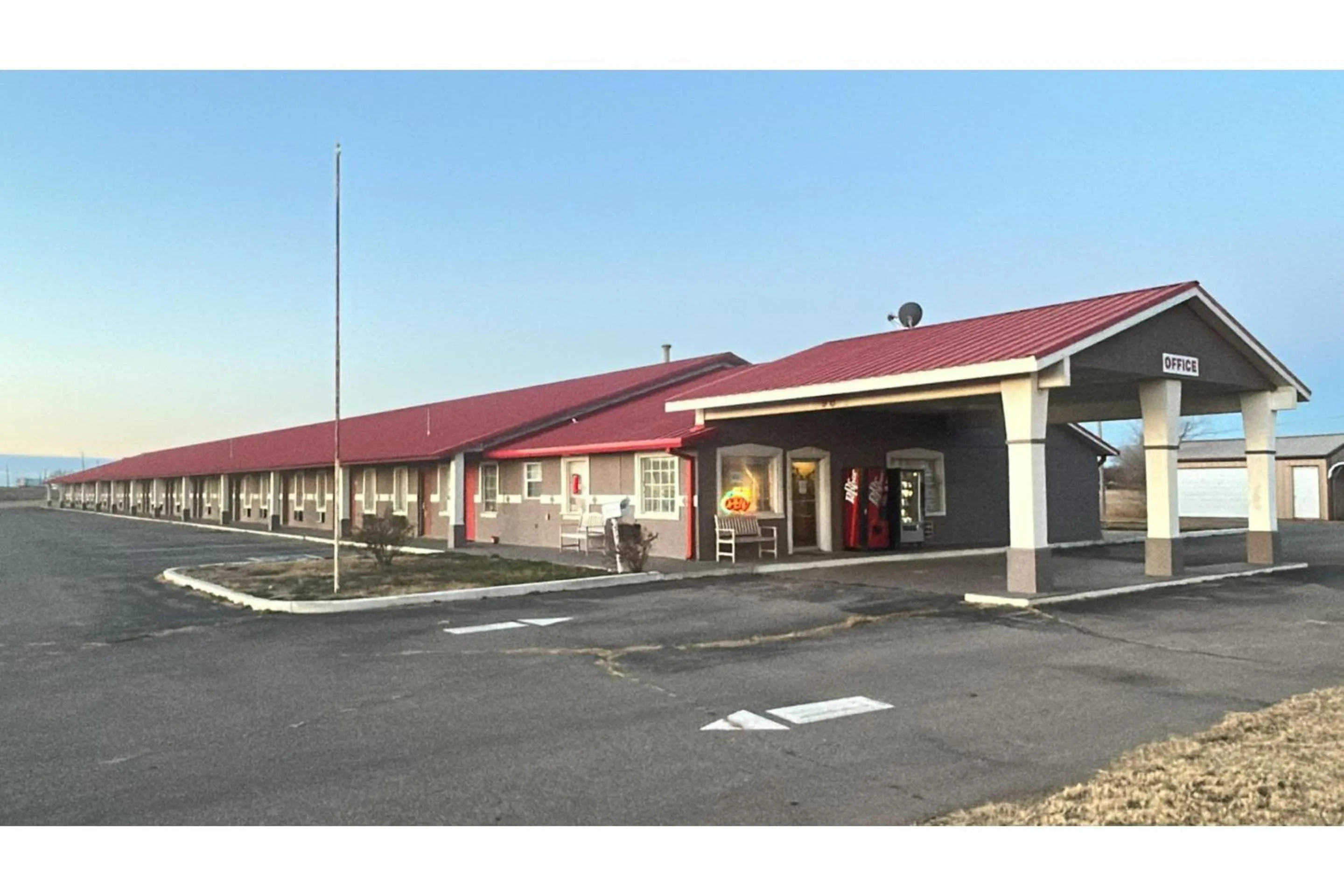 Facade/entrance in HiWay Inn Express Elk City Route 66