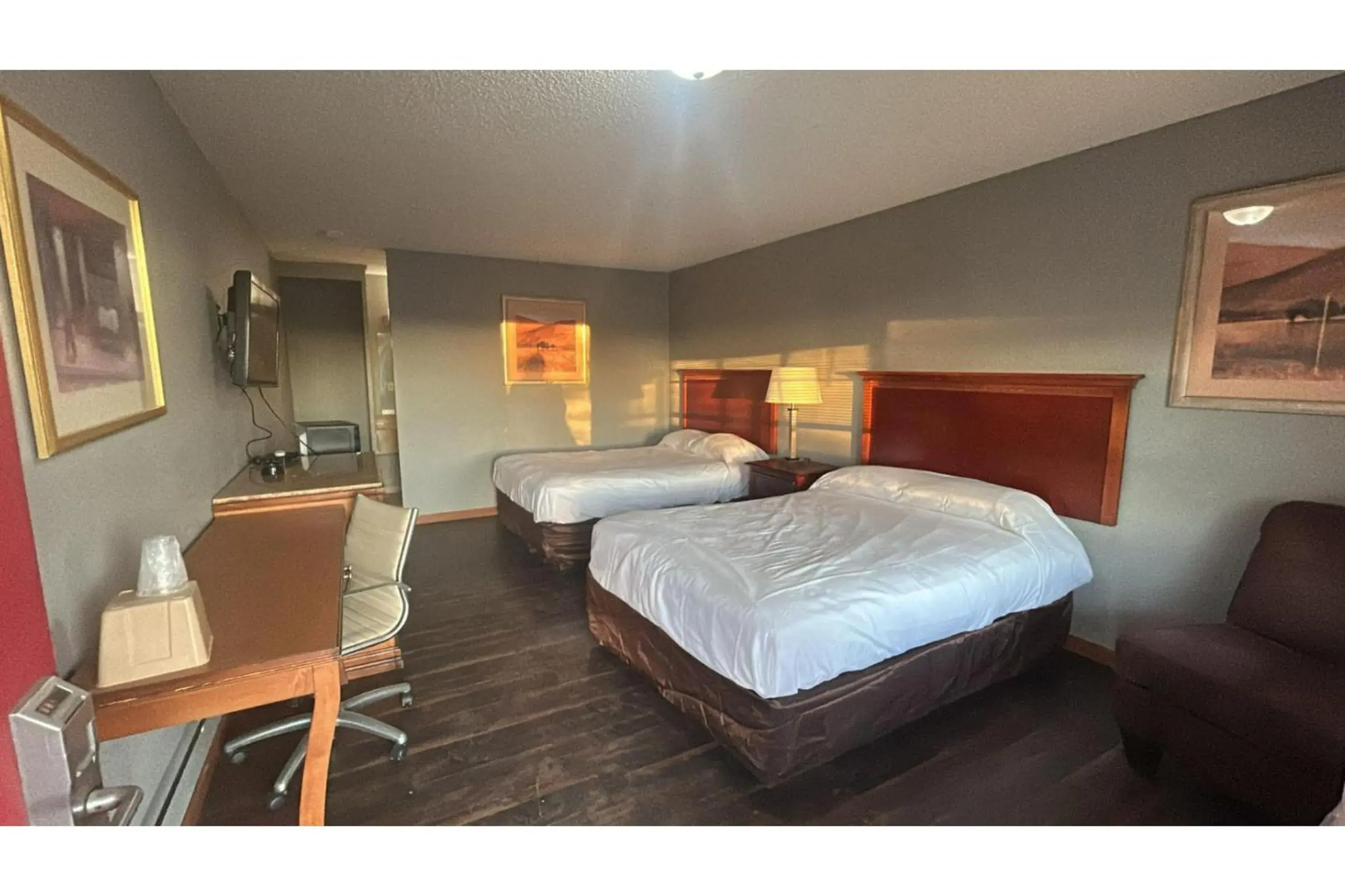 2 Queen Bed Smoking in HiWay Inn Express Elk City Route 66 2 Queen Bed Smoking in HiWay Inn Express Elk City Route 66