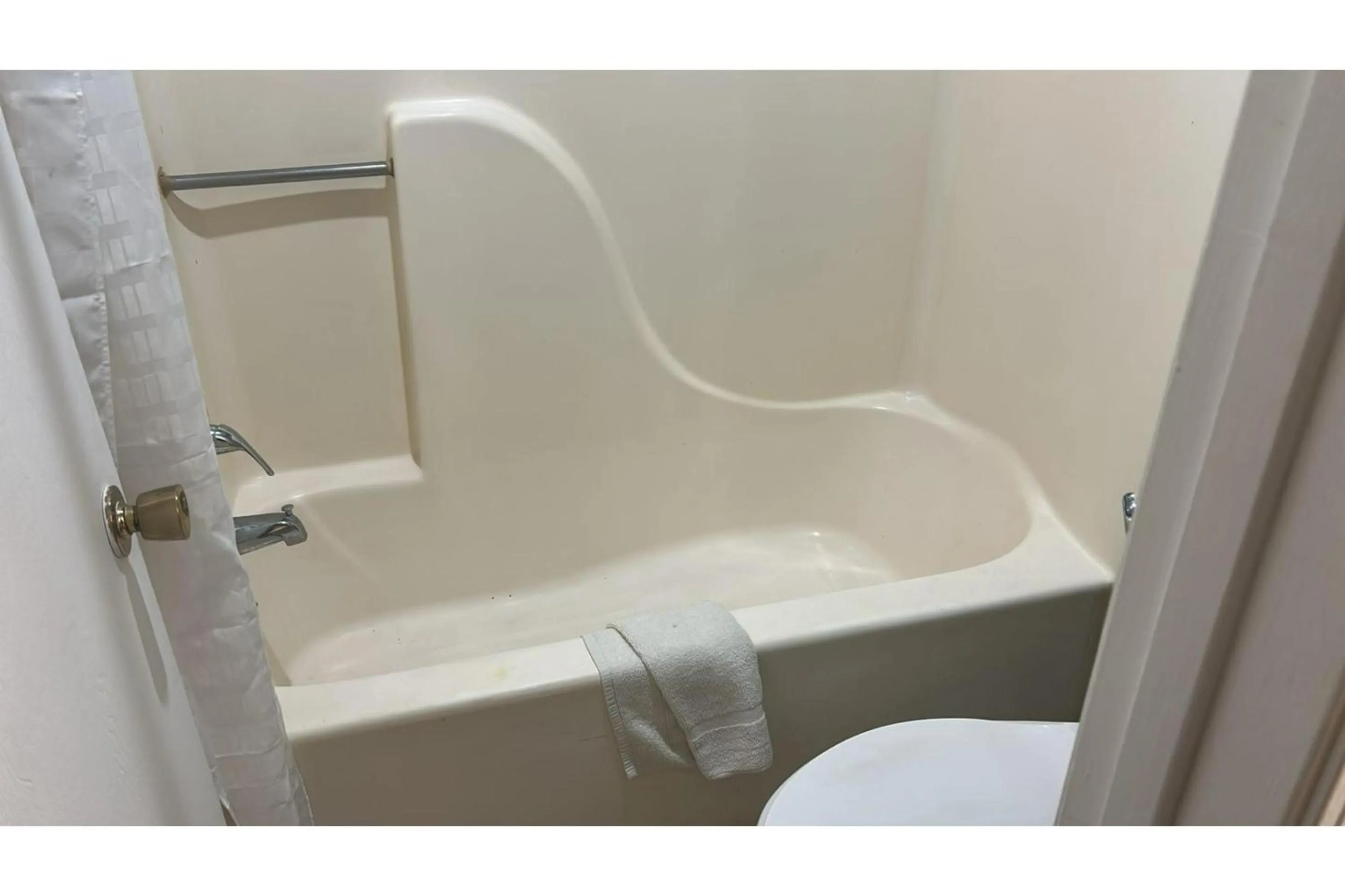 Bathroom in HiWay Inn Express Elk City Route 66