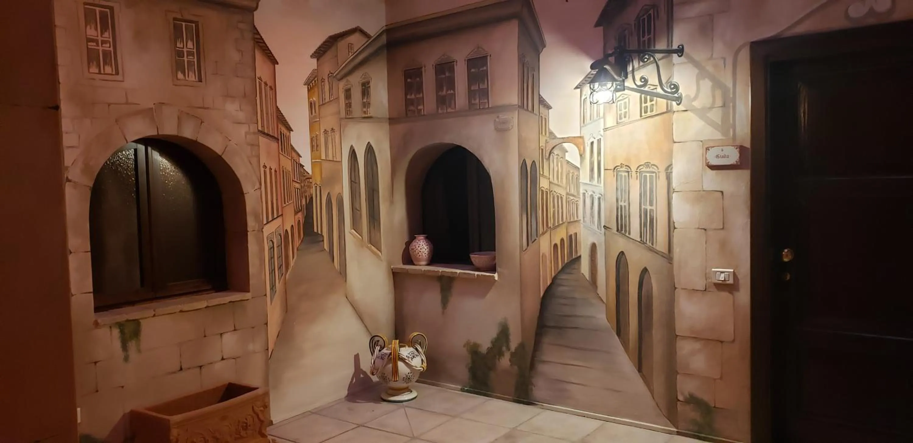 Decorative detail in HOTEL TREVI Palazzo Natalini