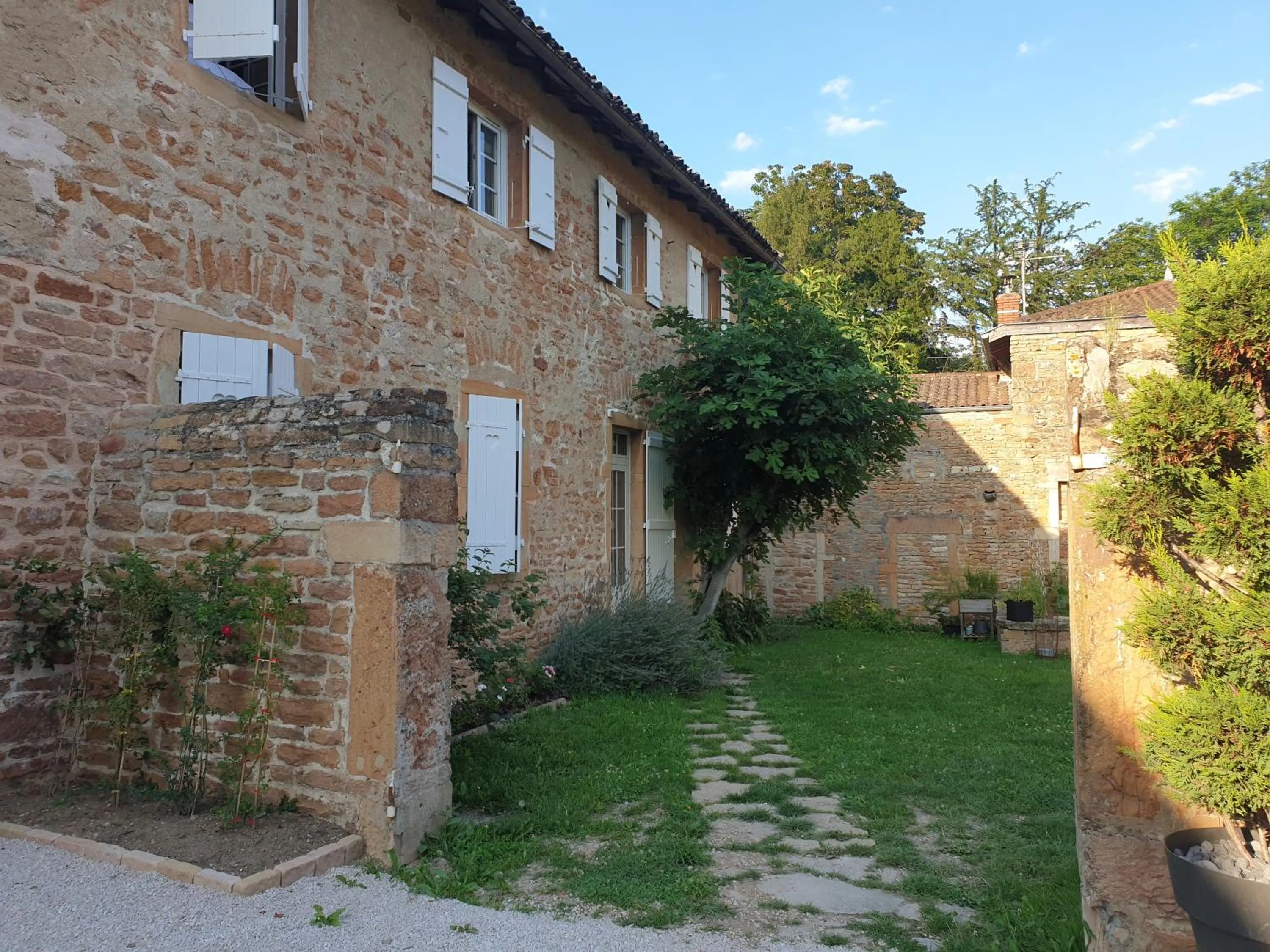 Facade/entrance in LE GITE DU CARGE D'ARLAY